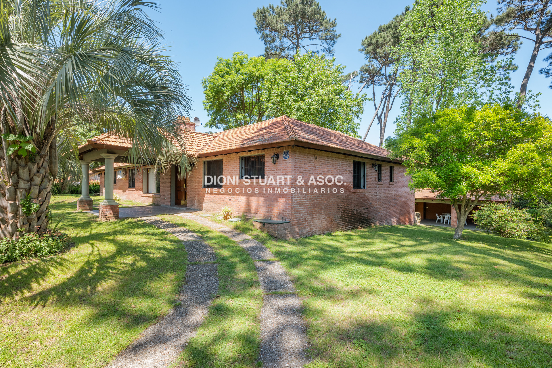 Casa ID.817 - CASA EN VENTA EN CANTEGRIL CON 3 DORMITORIOS Y DEPENDENCIA + PISCINA