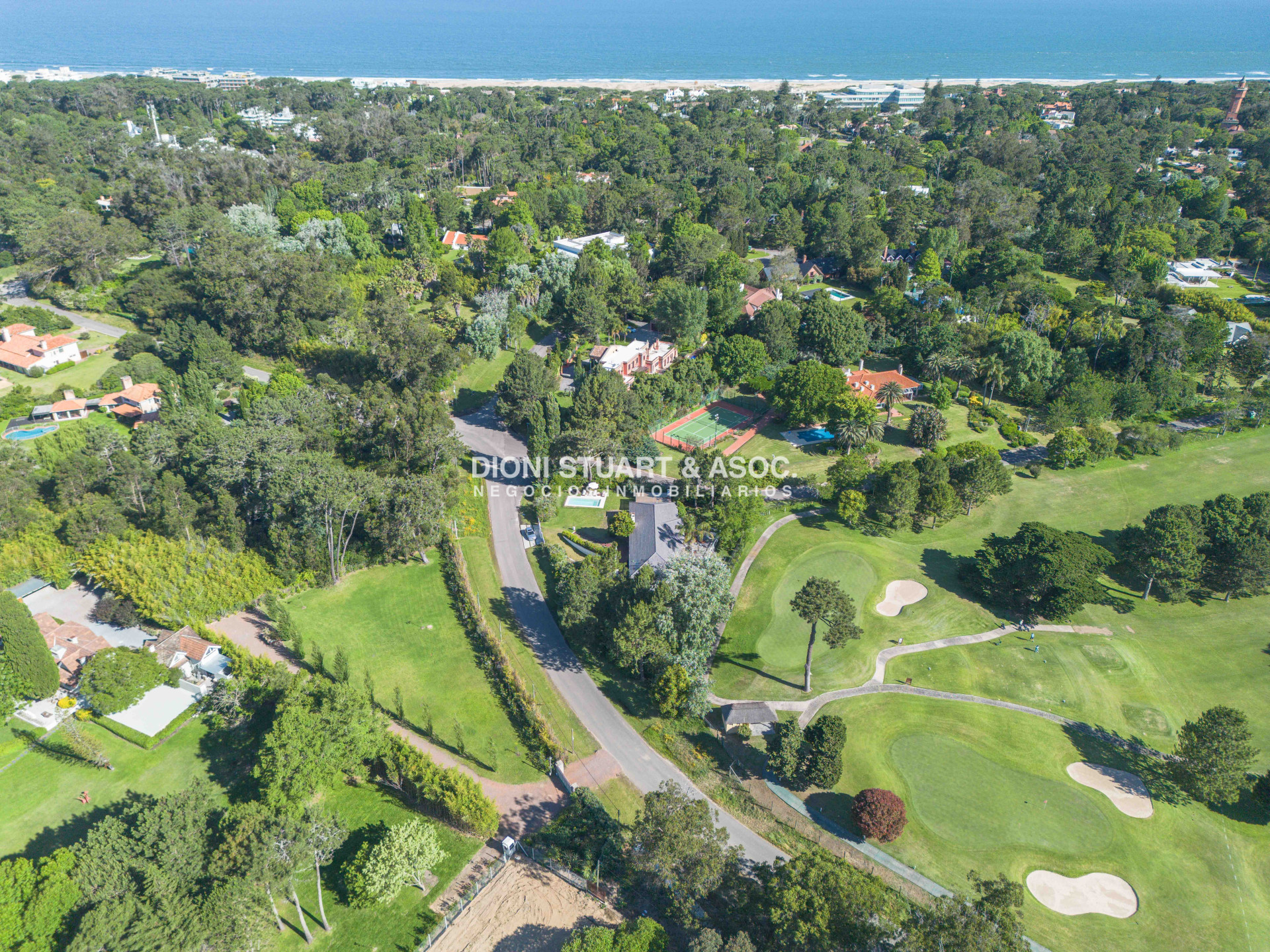 Casa ID.857 - CASA EN VENTA EN EL GOLF DE 4 DORMITORIOS Y DEP. - VISTA DIRECTA AL GOLF