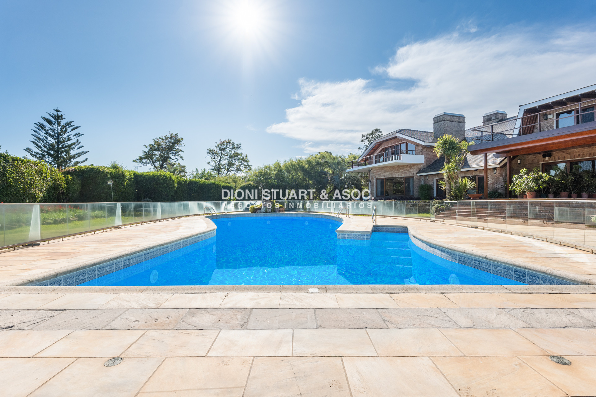 Casa ID.878 - CASA EN VENTA EN PINARES - SUPER TERRENO Y MEGA CONSTRUCCIÓN