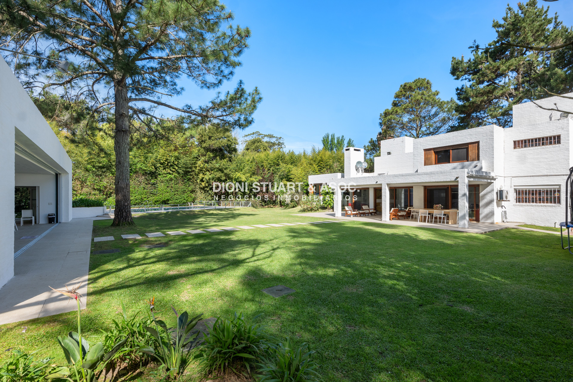 Casa ID.1132 - VENTA CASA EN EL GOLF - 5 DORMITORIOS + DEPENDENCIA - MEGA BARBACOA