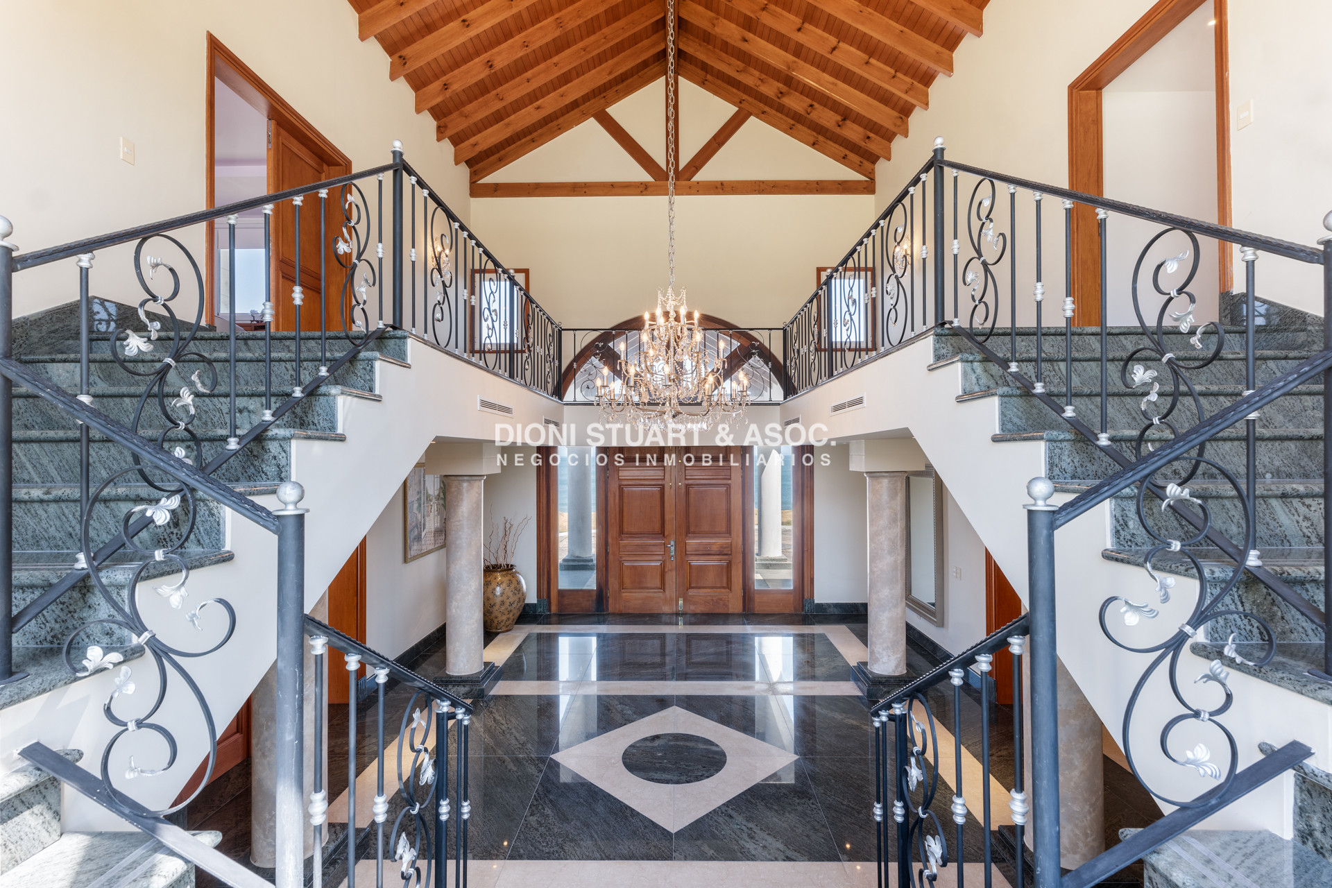 Casa ID.769 - Mansion En Primera Linea Playa Mansa