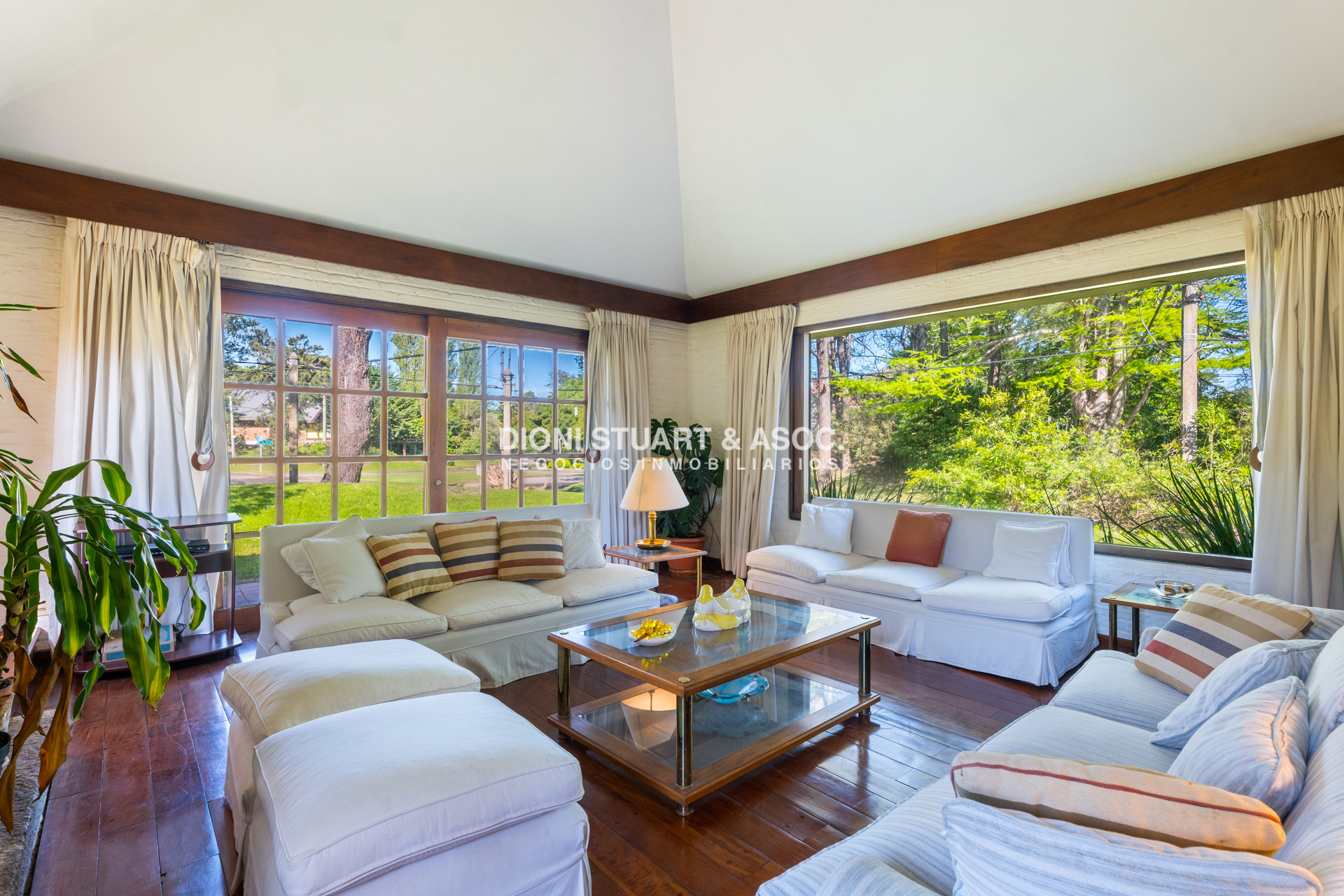 Casa ID.797 - Casa en Alquiler en Barrio Golf - Playa Brava - 5 Dormitorios y Piscina
