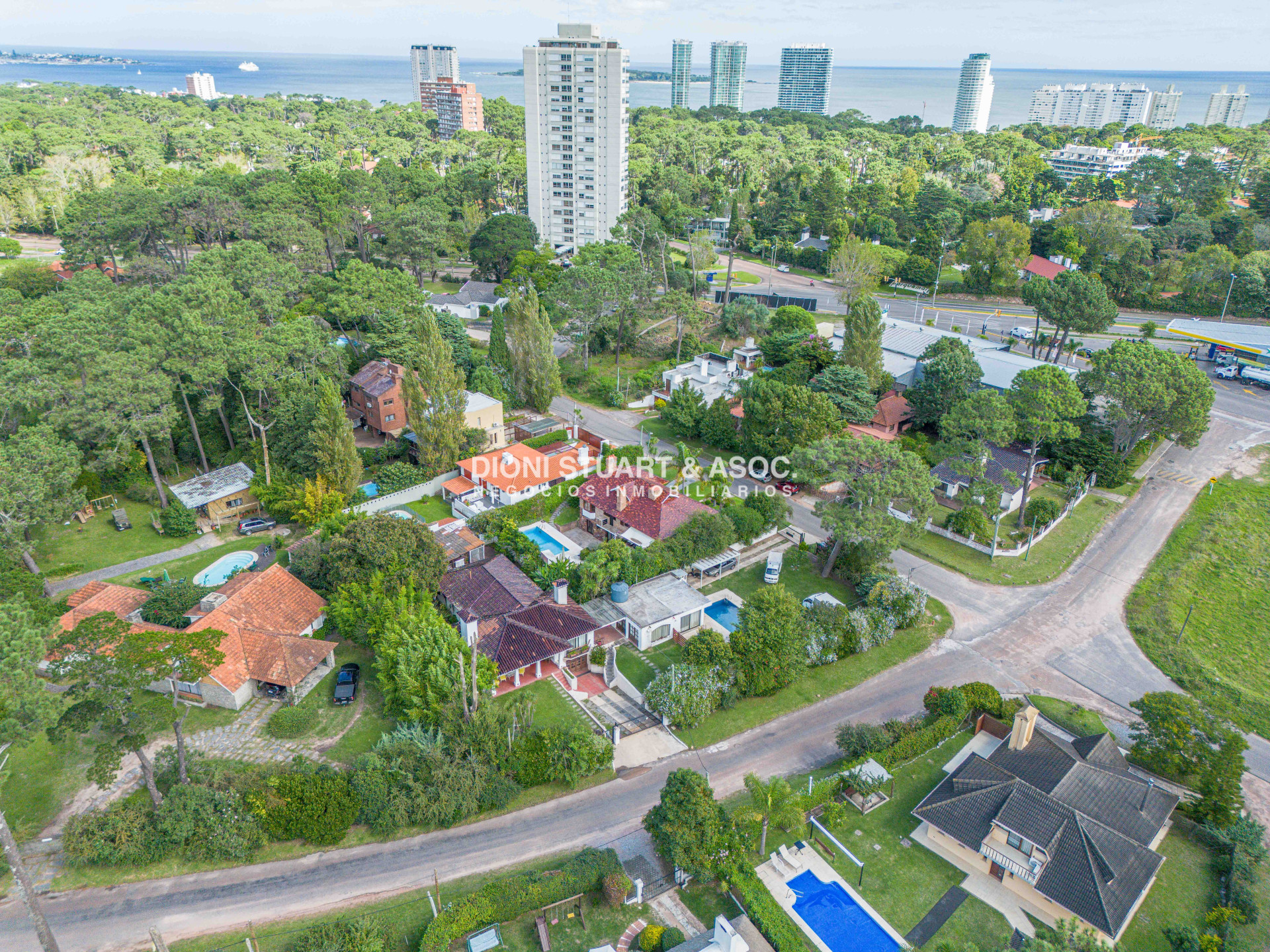 Casa ID.644 - OPORTUNIDAD - CASA EN ROOSEVELT - 5 DORMITORIOS Y 5 BAÑOS - PISCINA CLIMATIZADA