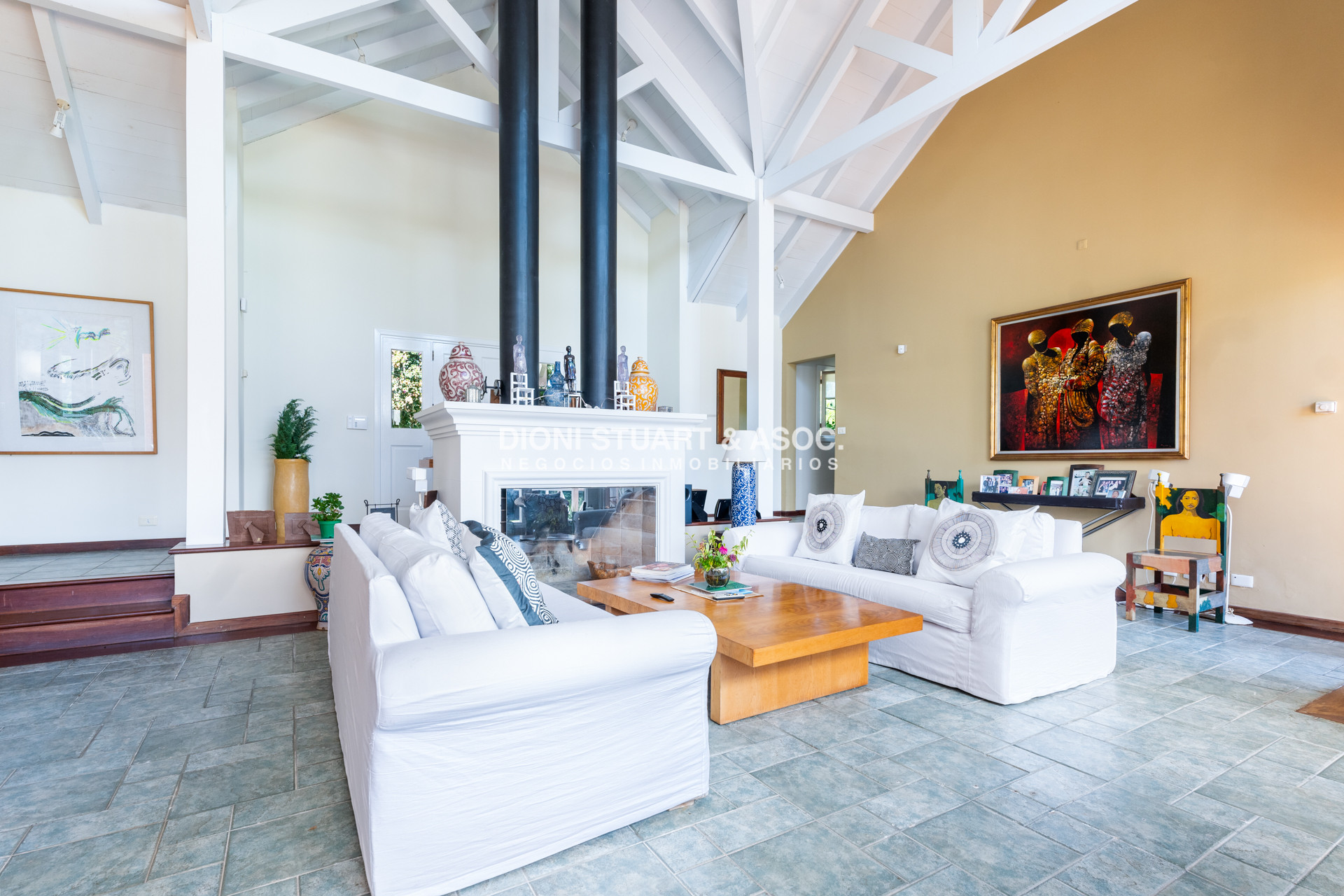 Casa ID.901 - CASA EN VENTA EN  EL GOLF CON 4 DORMITORIOS EN SUITE + DEP. - BARBACOA Y SAUNA - INCREIBLE
