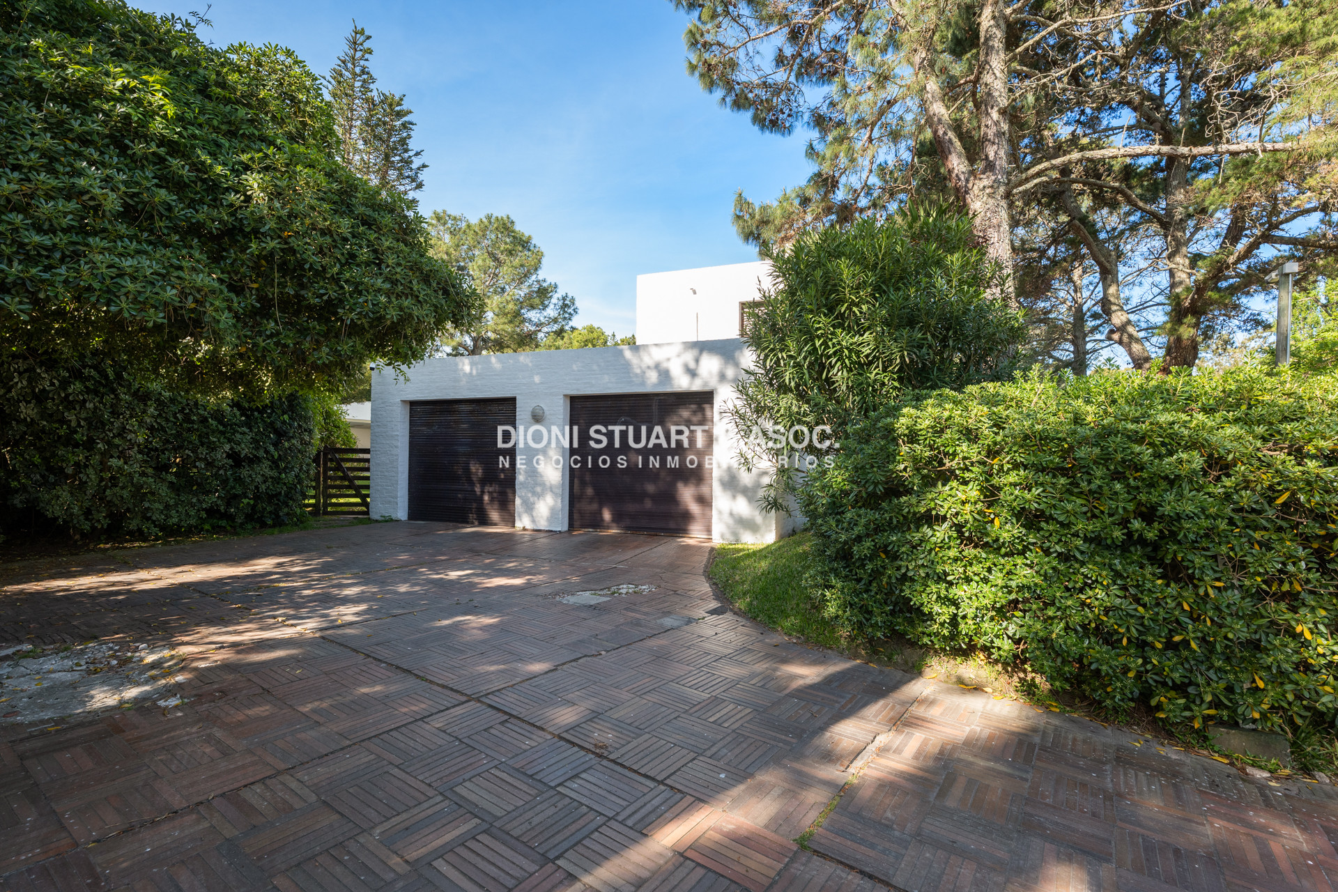 Casa ID.1132 - VENTA CASA EN EL GOLF - 5 DORMITORIOS + DEPENDENCIA - MEGA BARBACOA