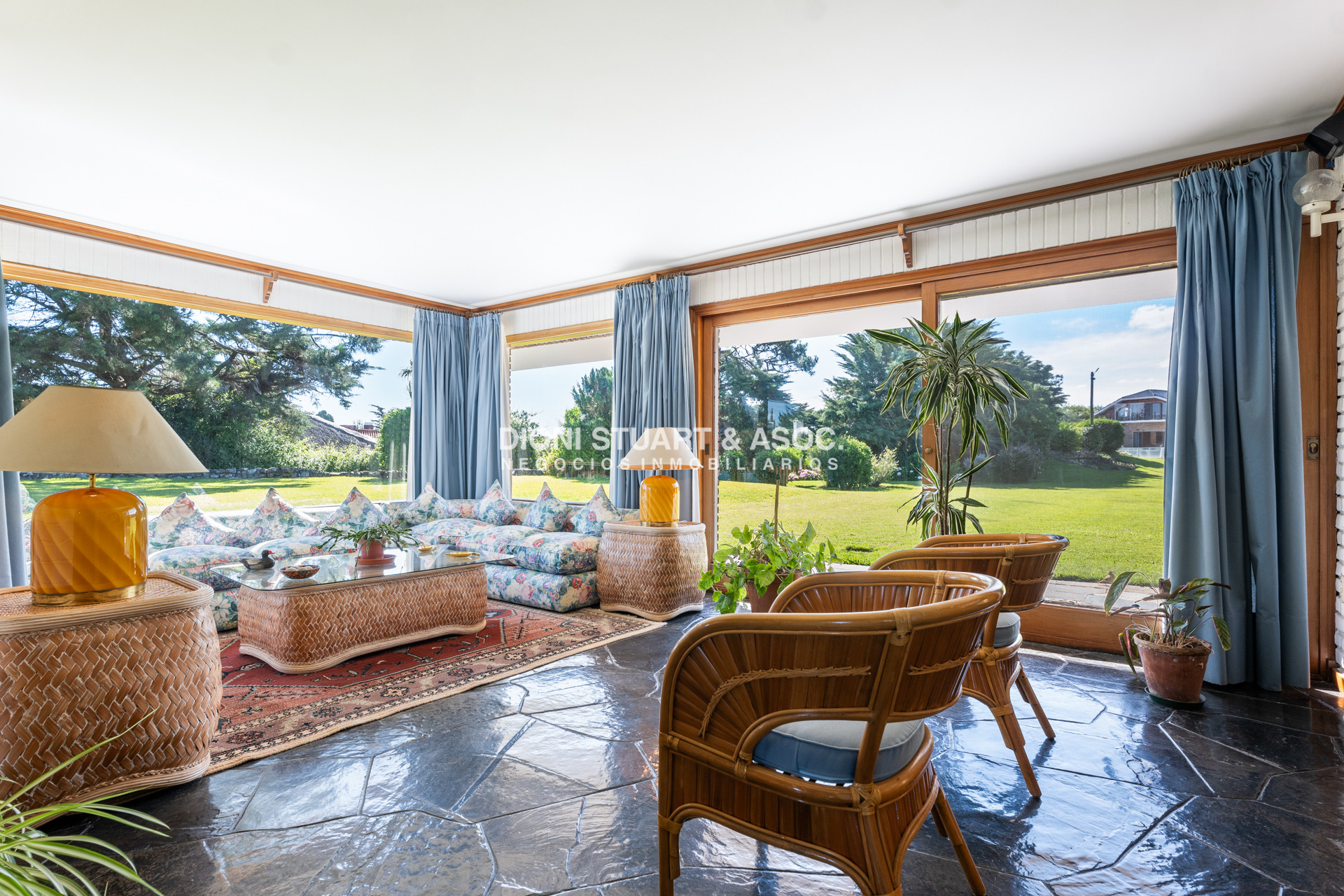 Casa ID.878 - CASA EN VENTA EN PINARES - SUPER TERRENO Y MEGA CONSTRUCCIÓN