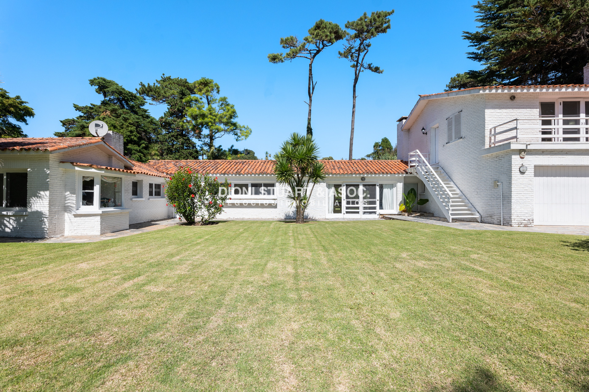Casa ID.930 - CASA EN VENTA EN SAN RAFAEL CERCA DEL MAR 5 DORMITORIOS + DEPENDENCIA CON PISCINA - ARQ. RAVAZZANI