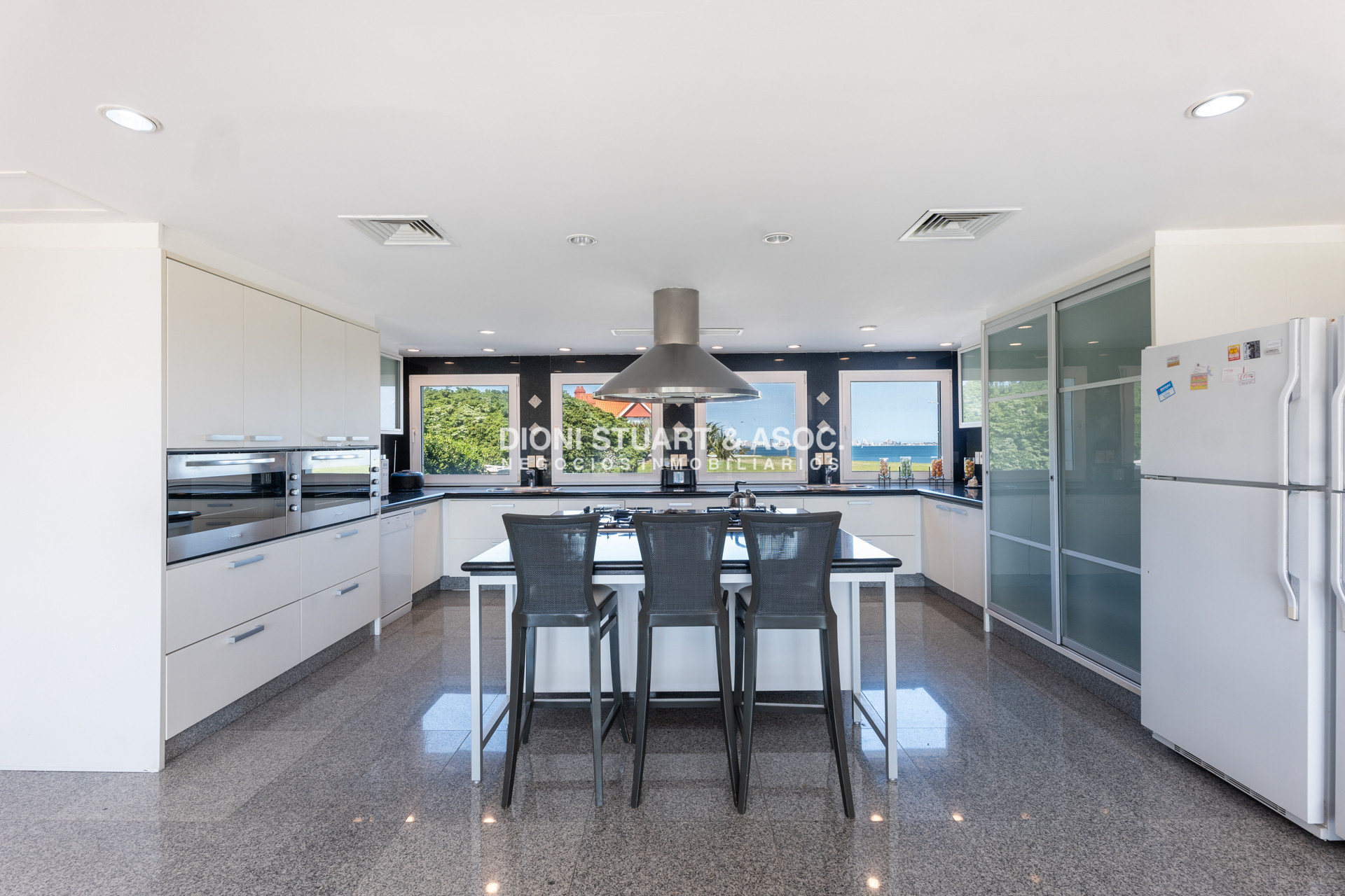 Casa ID.769 - Mansion En Primera Linea Playa Mansa