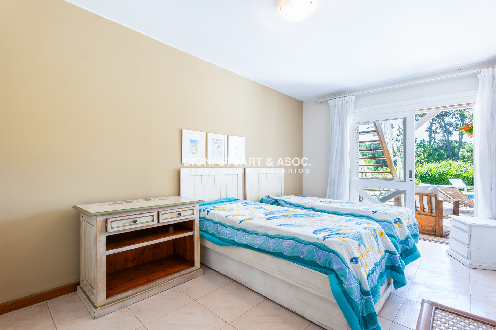Casa ID.901 - CASA EN VENTA EN  EL GOLF CON 4 DORMITORIOS EN SUITE + DEP. - BARBACOA Y SAUNA - INCREIBLE