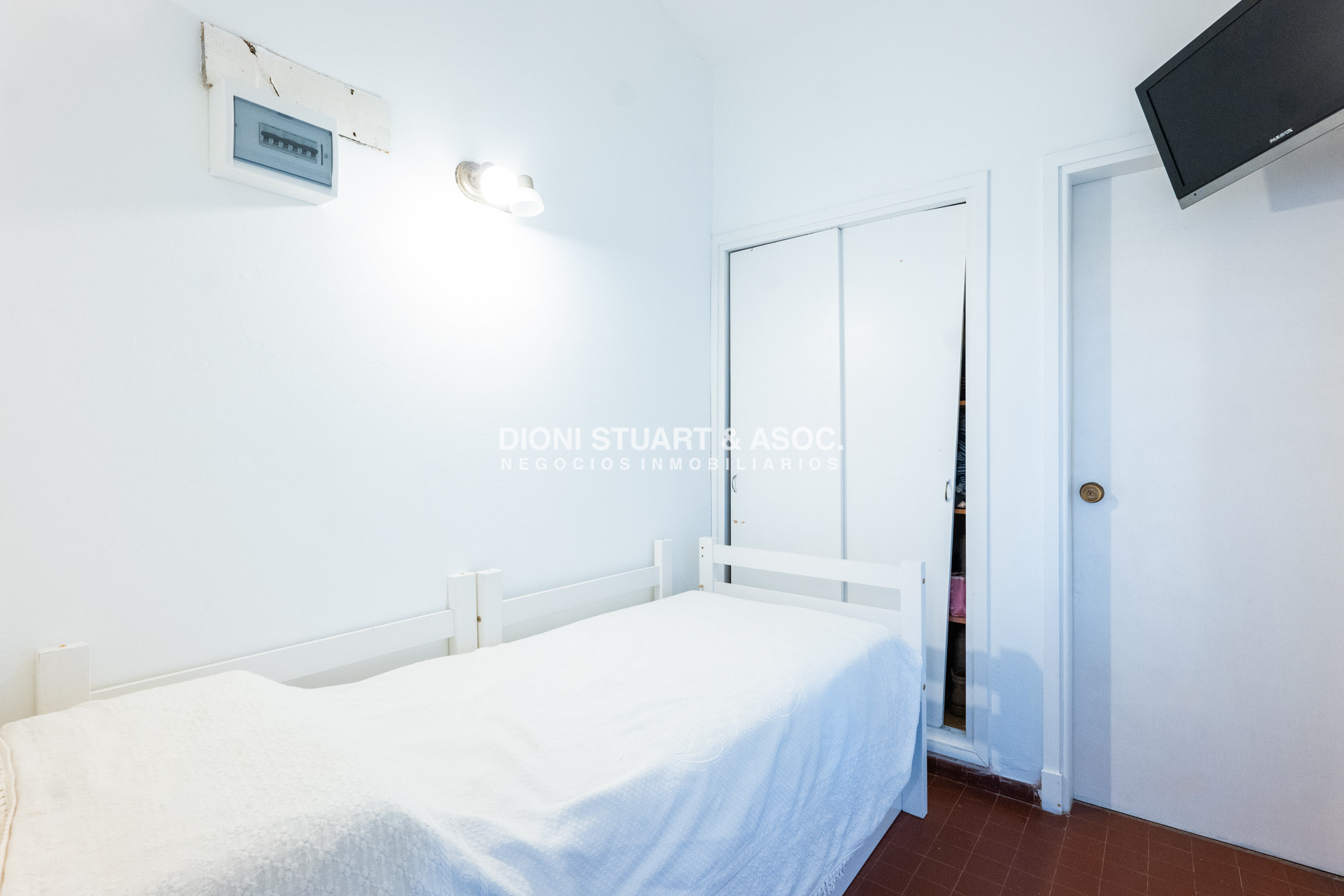 Casa ID.828 - CASA EN ALQUILER CON 5 DORMITORIOS FRENTE AL MAR CON PISCINA - IMPONENTE