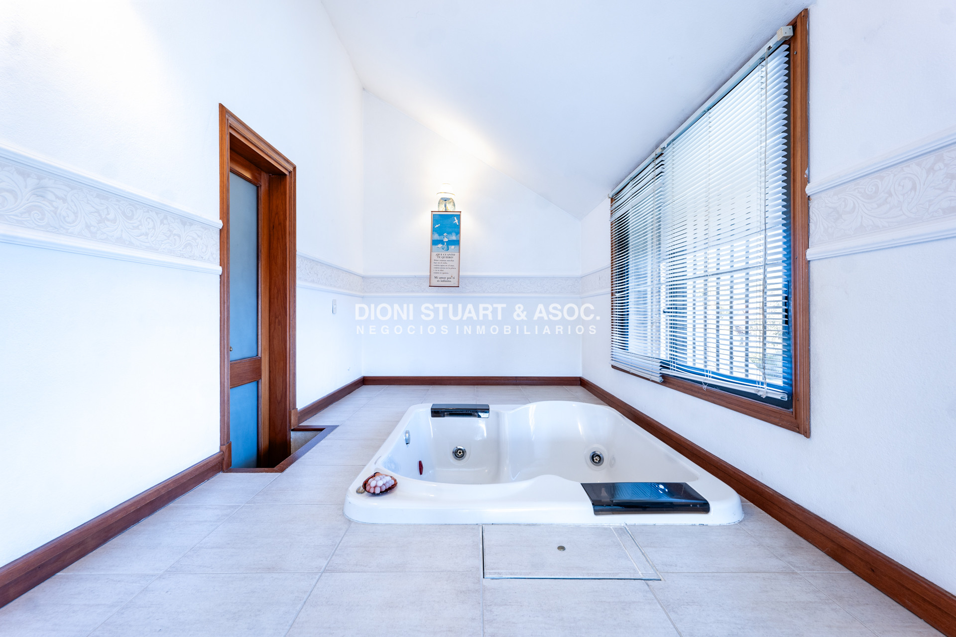 Casa ID.1057 - VENTA CASA 7 DORMITORIOS PLAYA MANSA A 1 CUADRA DEL MAR