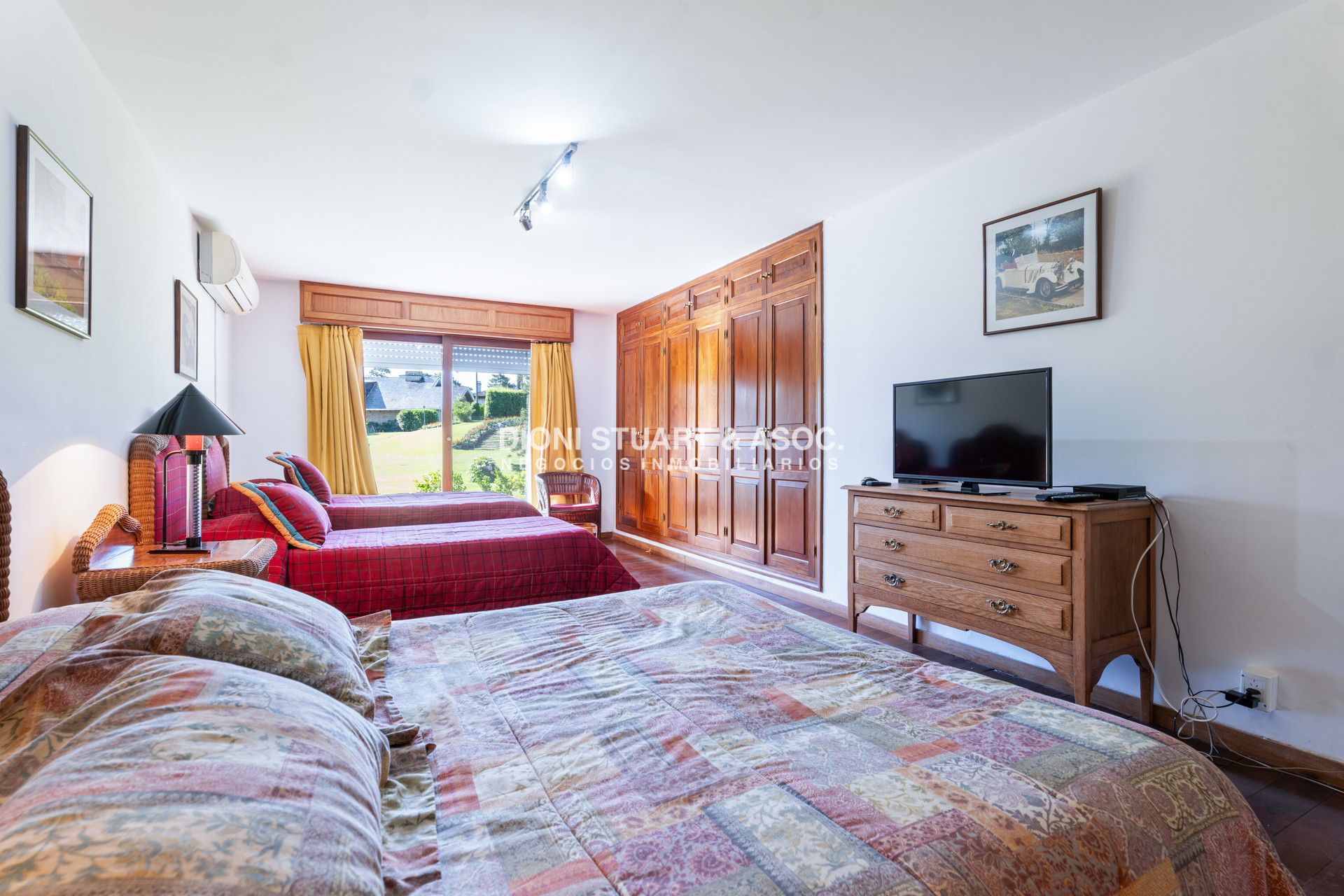 Casa ID.878 - CASA EN VENTA EN PINARES - SUPER TERRENO Y MEGA CONSTRUCCIÓN