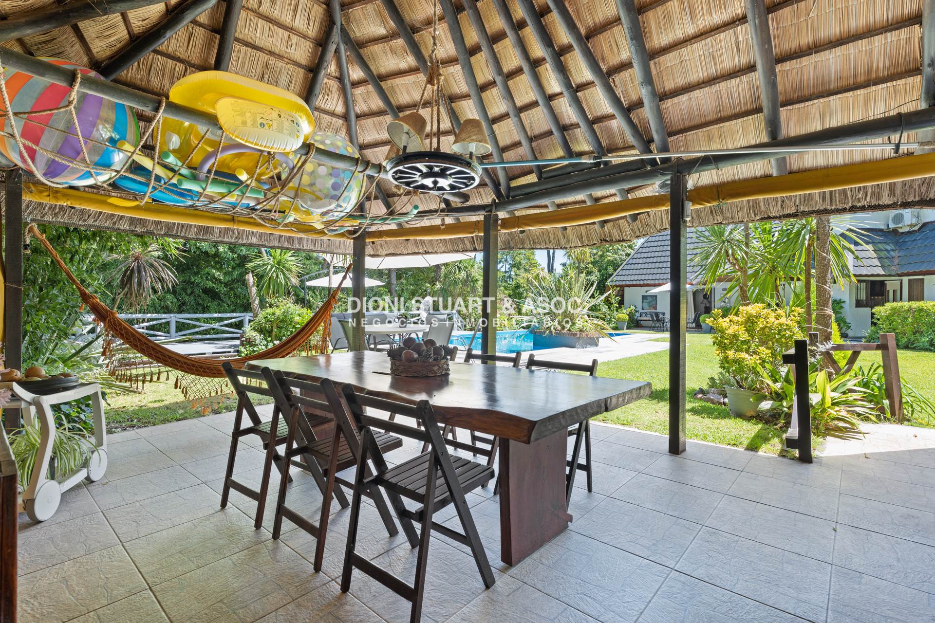 Casa ID.600 - Casa en Pinares - 5 Dorm - Arq. Margoniner