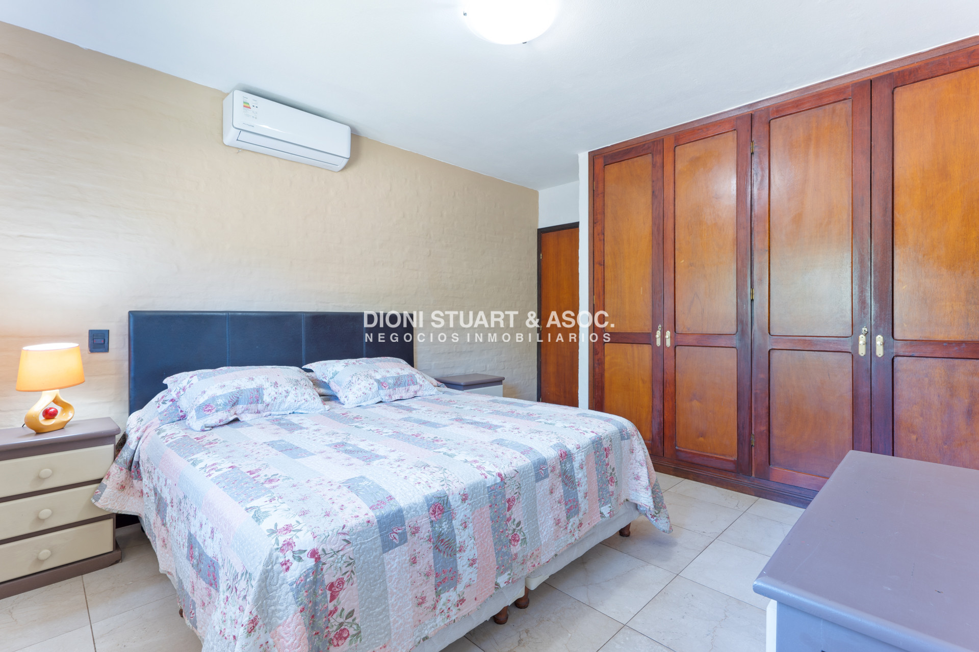 Casa ID.614 - CASA EN PINARES EN VENTA 5 DORMITORIOS EN SUITE CON PISCINA