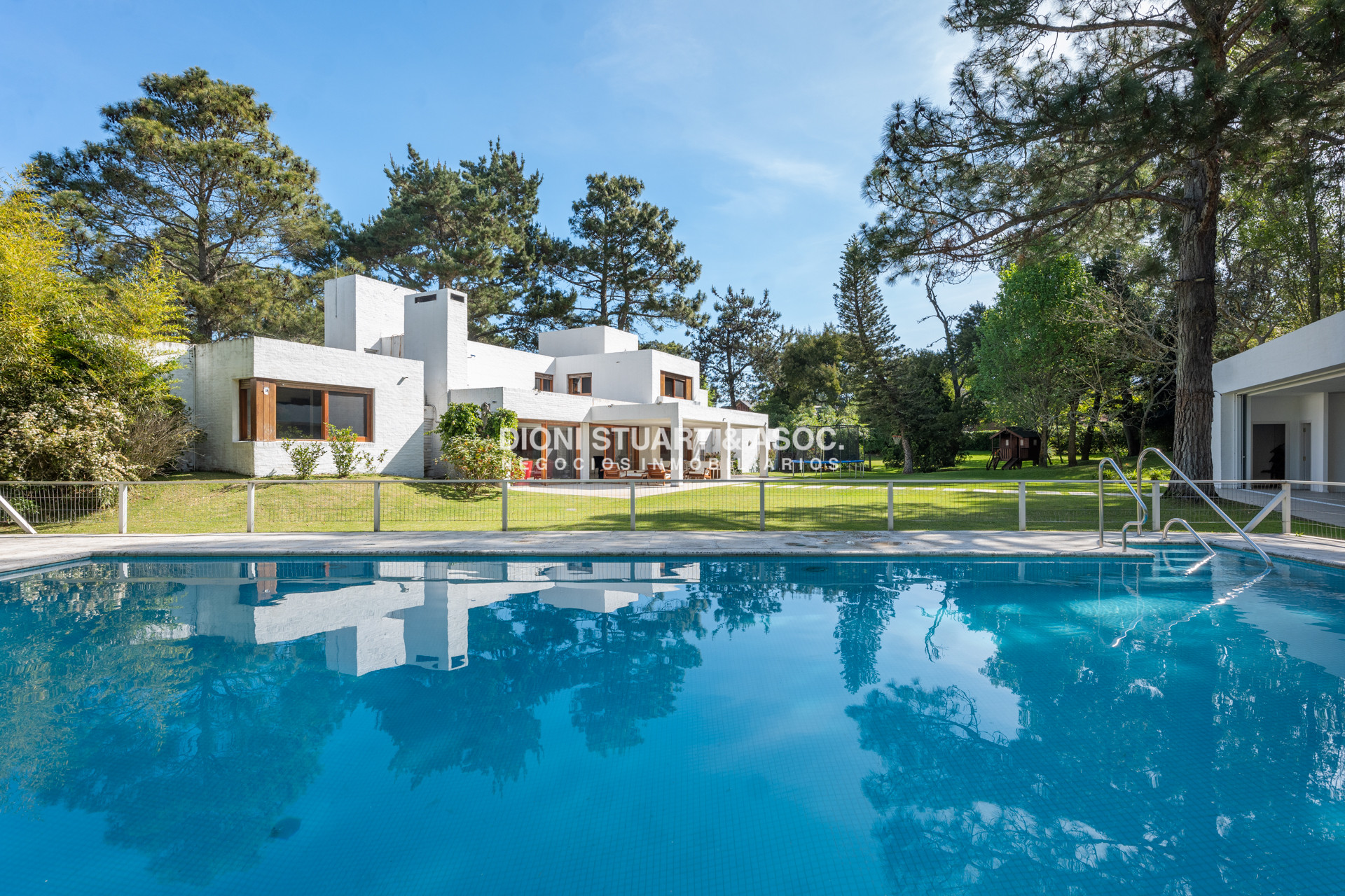 Casa ID.1132 - VENTA CASA EN EL GOLF - 5 DORMITORIOS + DEPENDENCIA - MEGA BARBACOA