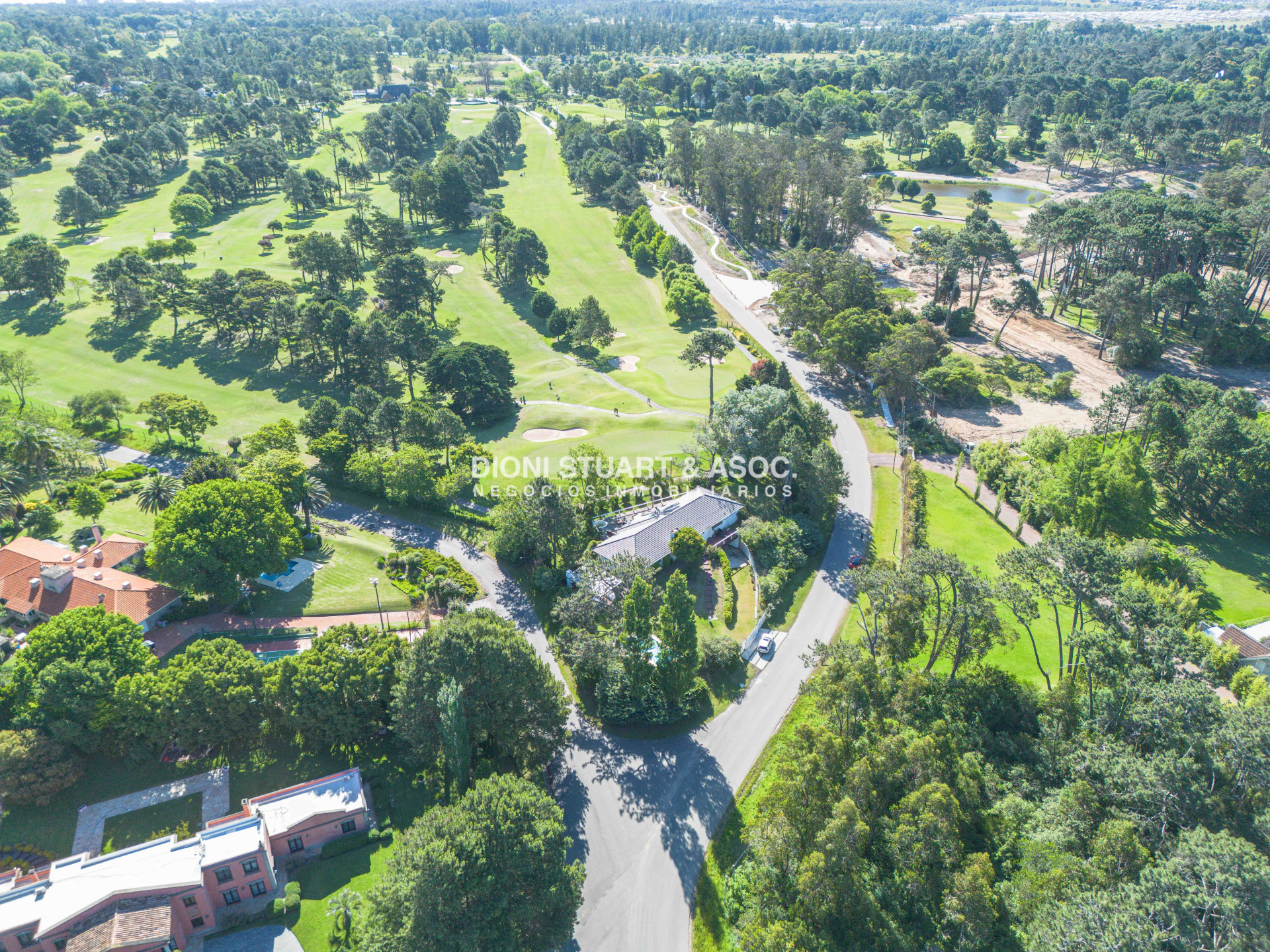 Casa ID.857 - CASA EN VENTA EN EL GOLF DE 4 DORMITORIOS Y DEP. - VISTA DIRECTA AL GOLF