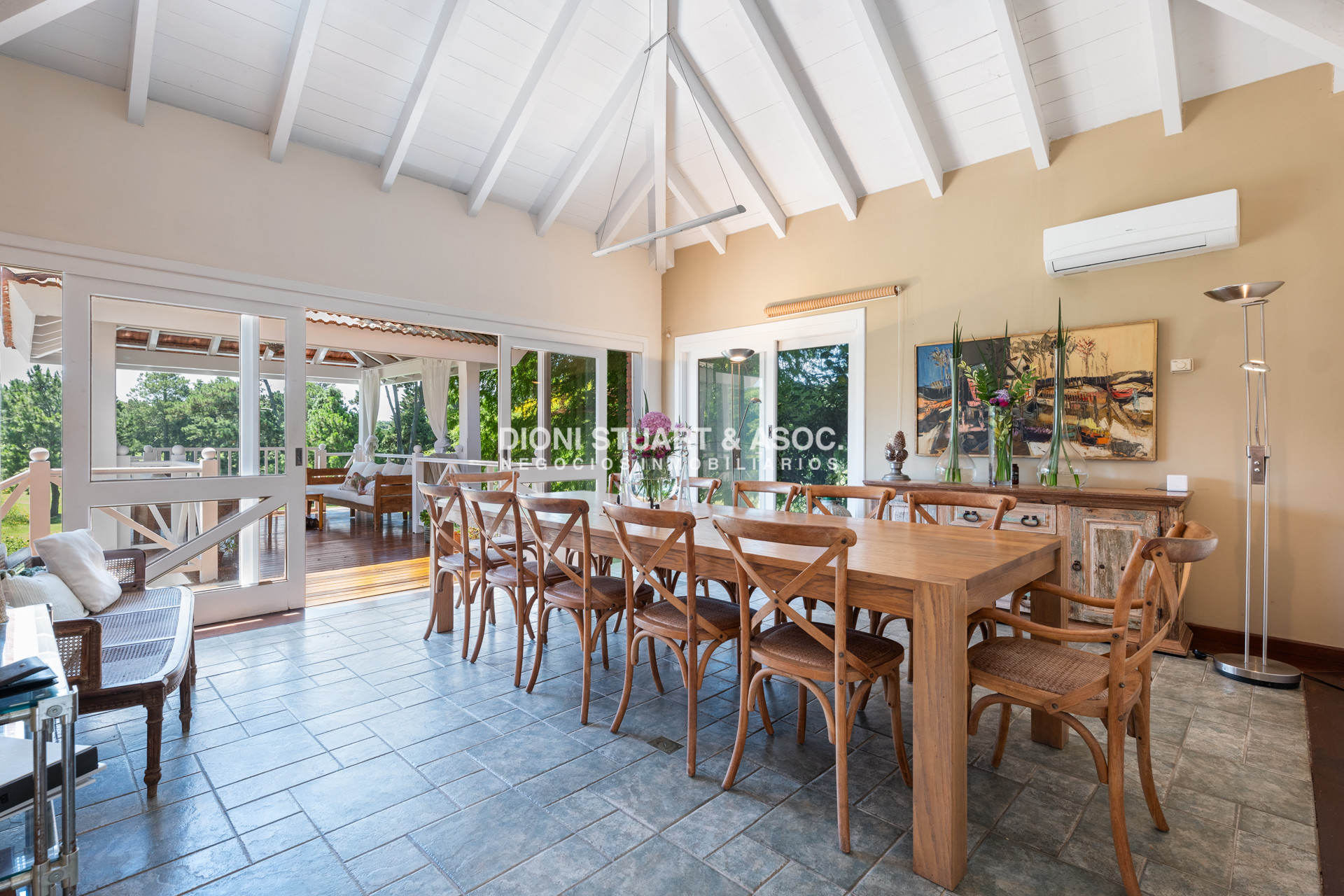 Casa ID.901 - CASA EN VENTA EN  EL GOLF CON 4 DORMITORIOS EN SUITE + DEP. - BARBACOA Y SAUNA - INCREIBLE