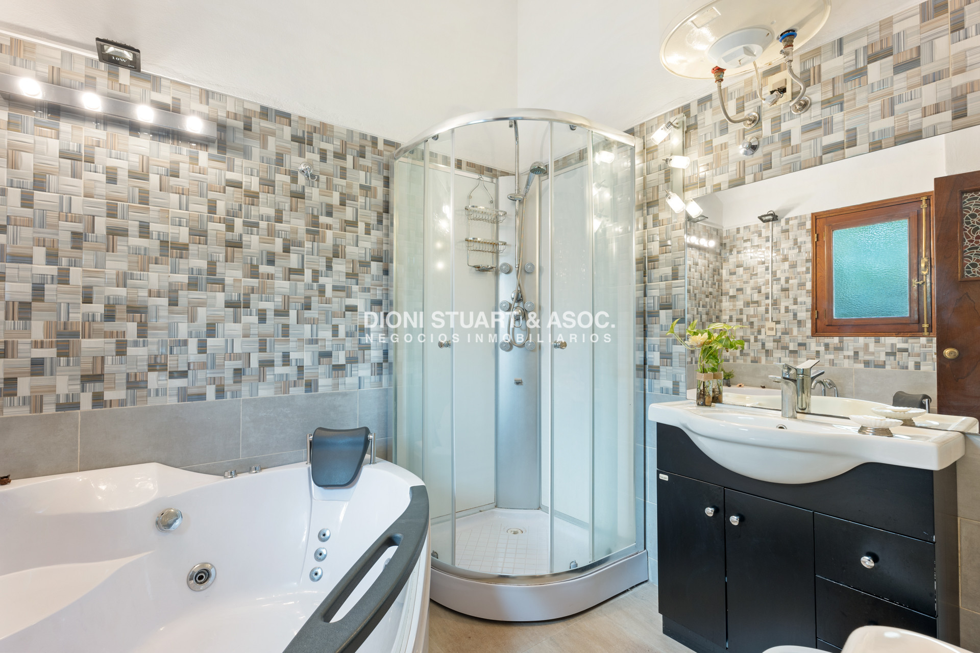 Casa ID.644 - OPORTUNIDAD - CASA EN ROOSEVELT - 5 DORMITORIOS Y 5 BAÑOS - PISCINA CLIMATIZADA