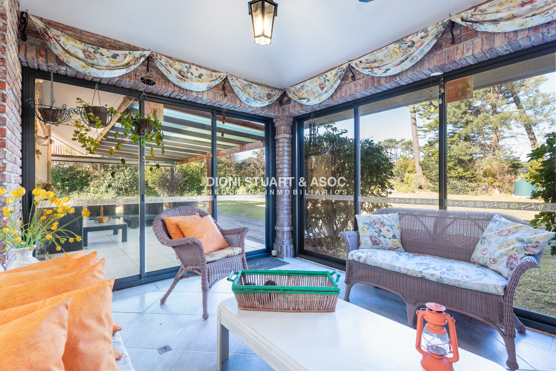 Casa ID.1057 - VENTA CASA 7 DORMITORIOS PLAYA MANSA A 1 CUADRA DEL MAR