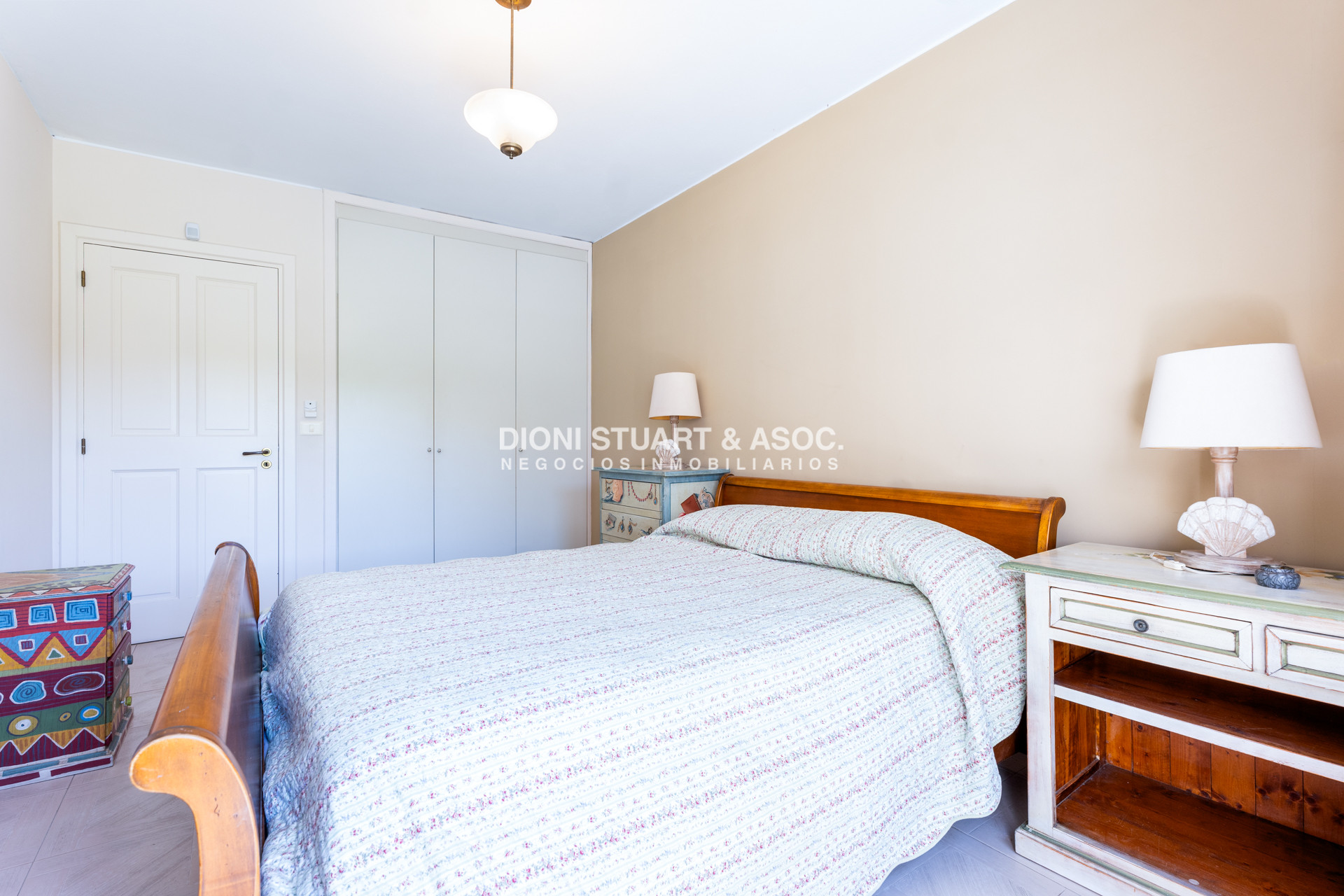 Casa ID.901 - CASA EN VENTA EN  EL GOLF CON 4 DORMITORIOS EN SUITE + DEP. - BARBACOA Y SAUNA - INCREIBLE