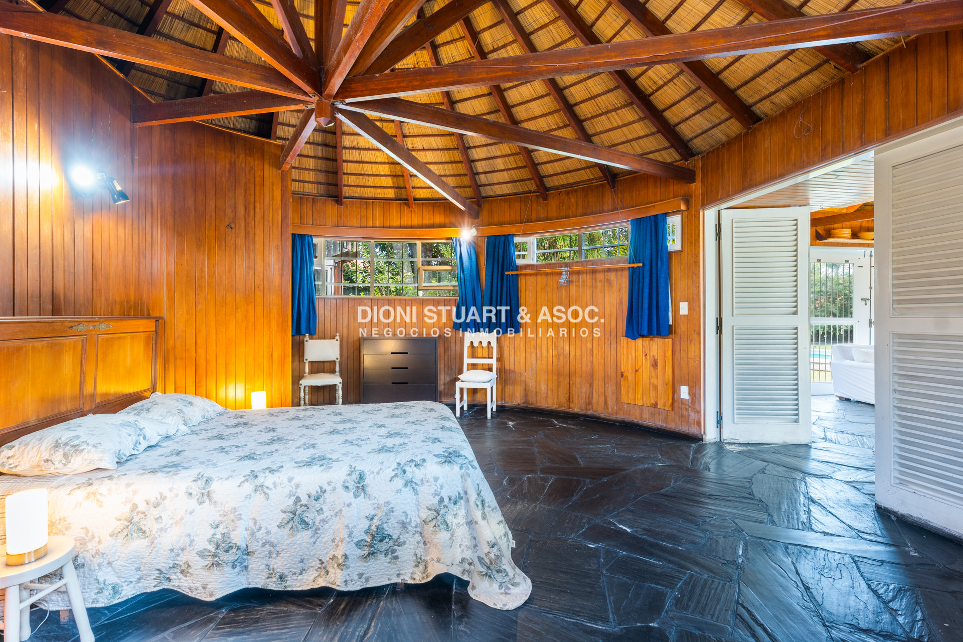 Casa ID.766 - CASA EN VENTA EN PLAYA MANSA CON PISCINA EXCELENTE CONSTRUCCIÓN