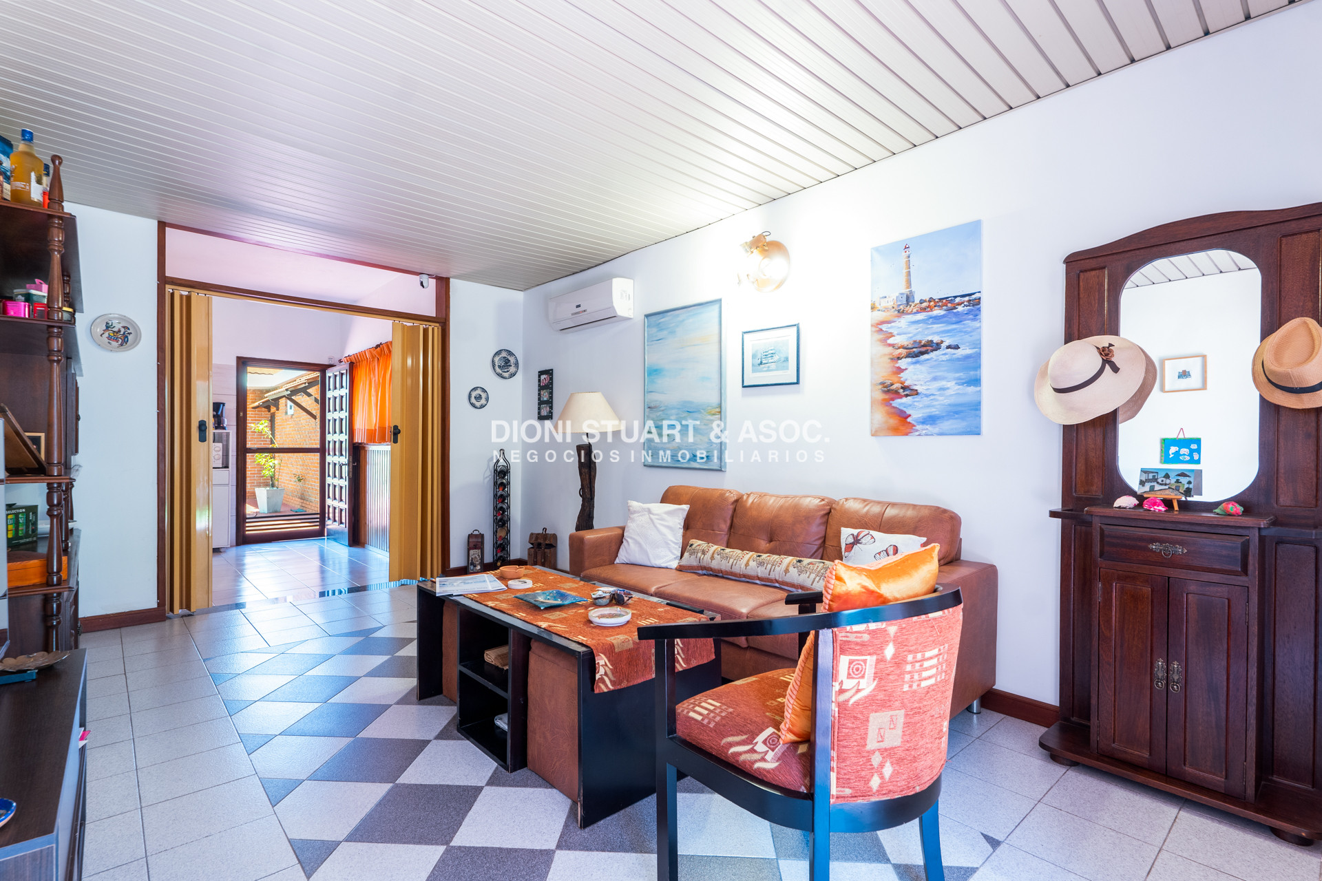 Casa ID.908 - CASA EN PLAYA MANSA - 5 DORMITORIOS - 5 BAÑOS - RECICLADA - CON PISCINA