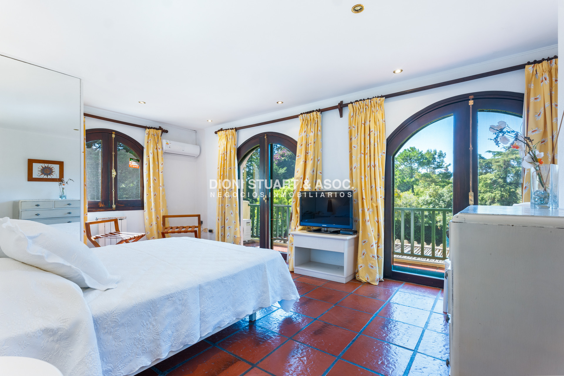 Casa ID.906 - CASA EN ALQUILER ANUAL SAN RAFAEL - EL GOLF - 3 DORMITORIOS EN SUITE + DEP. - PISCINA