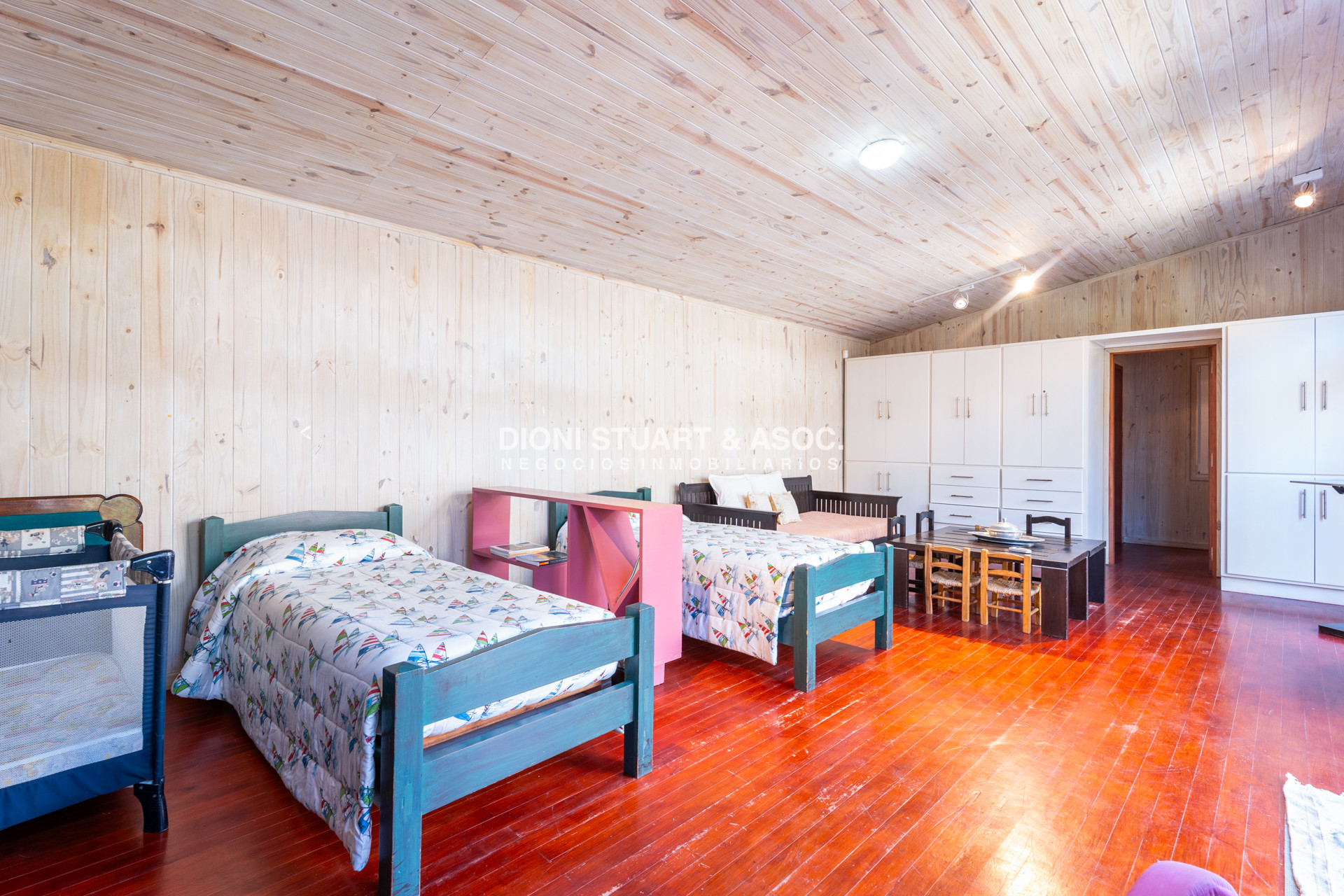 Casa ID.858 - Gran Casa en el Golf - 5 Dorm y Dep. - ARQ. ARTURO DUBOURG