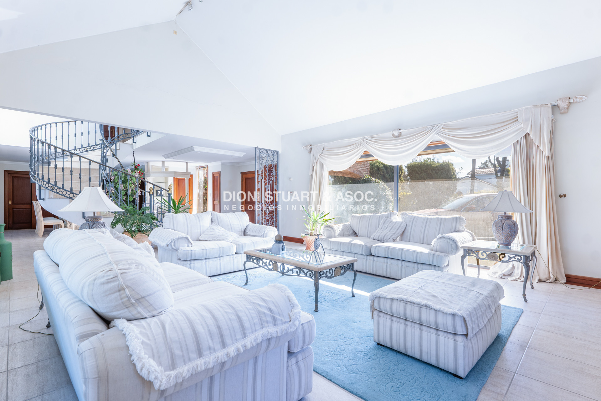 Casa ID.1057 - VENTA CASA 7 DORMITORIOS PLAYA MANSA A 1 CUADRA DEL MAR