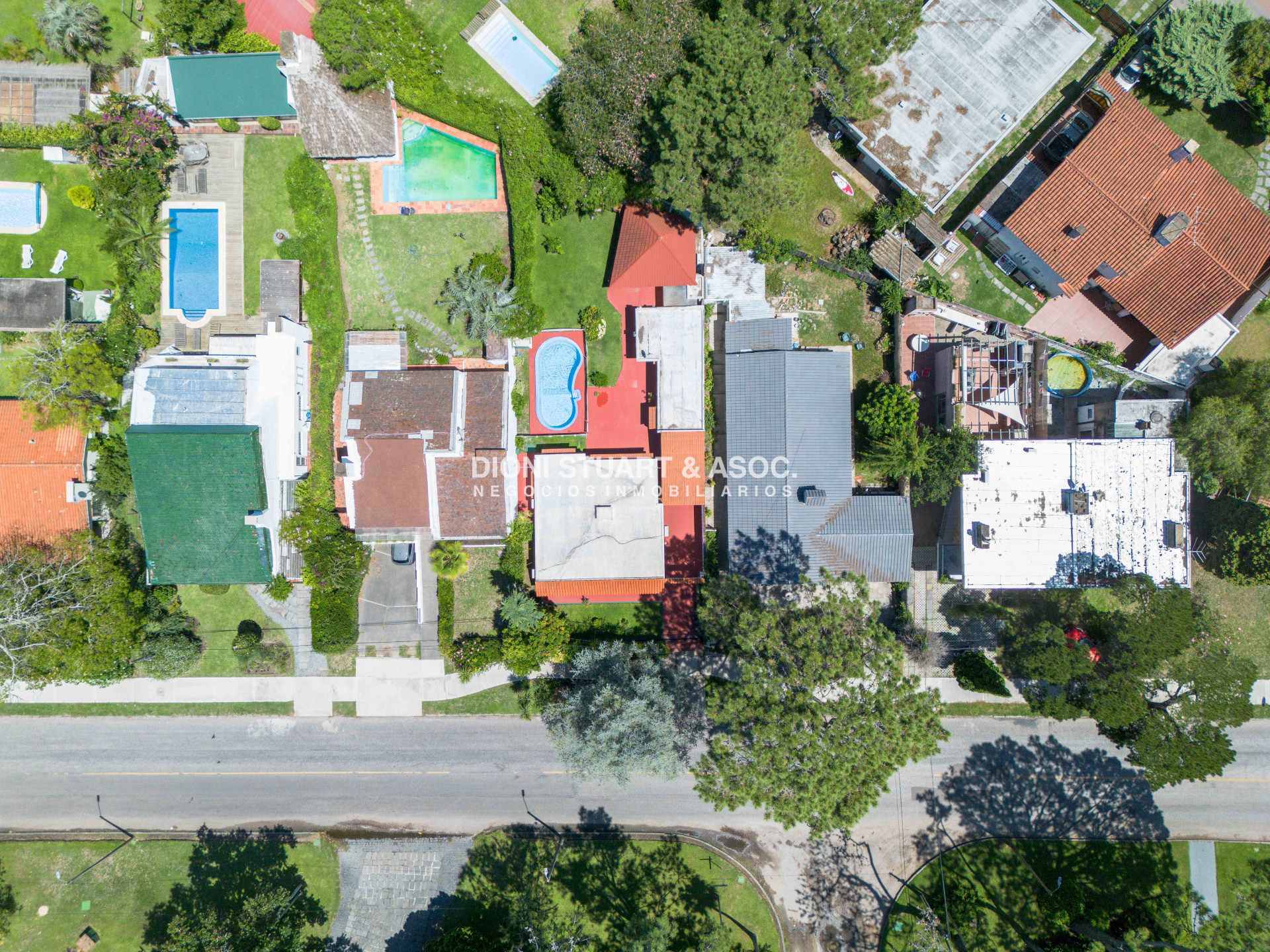 Casa ID.908 - CASA EN PLAYA MANSA - 5 DORMITORIOS - 5 BAÑOS - RECICLADA - CON PISCINA
