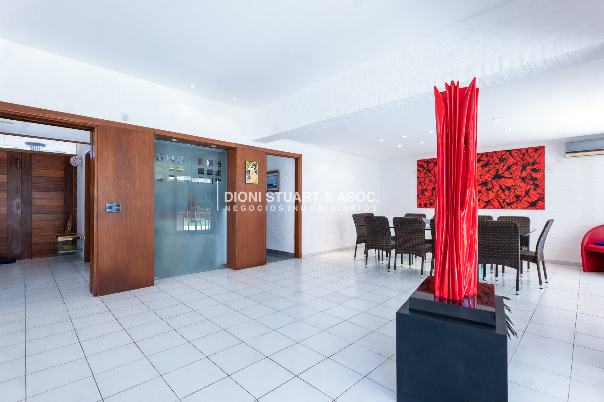 Casa ID.1132 - VENTA CASA EN EL GOLF - 5 DORMITORIOS + DEPENDENCIA - MEGA BARBACOA
