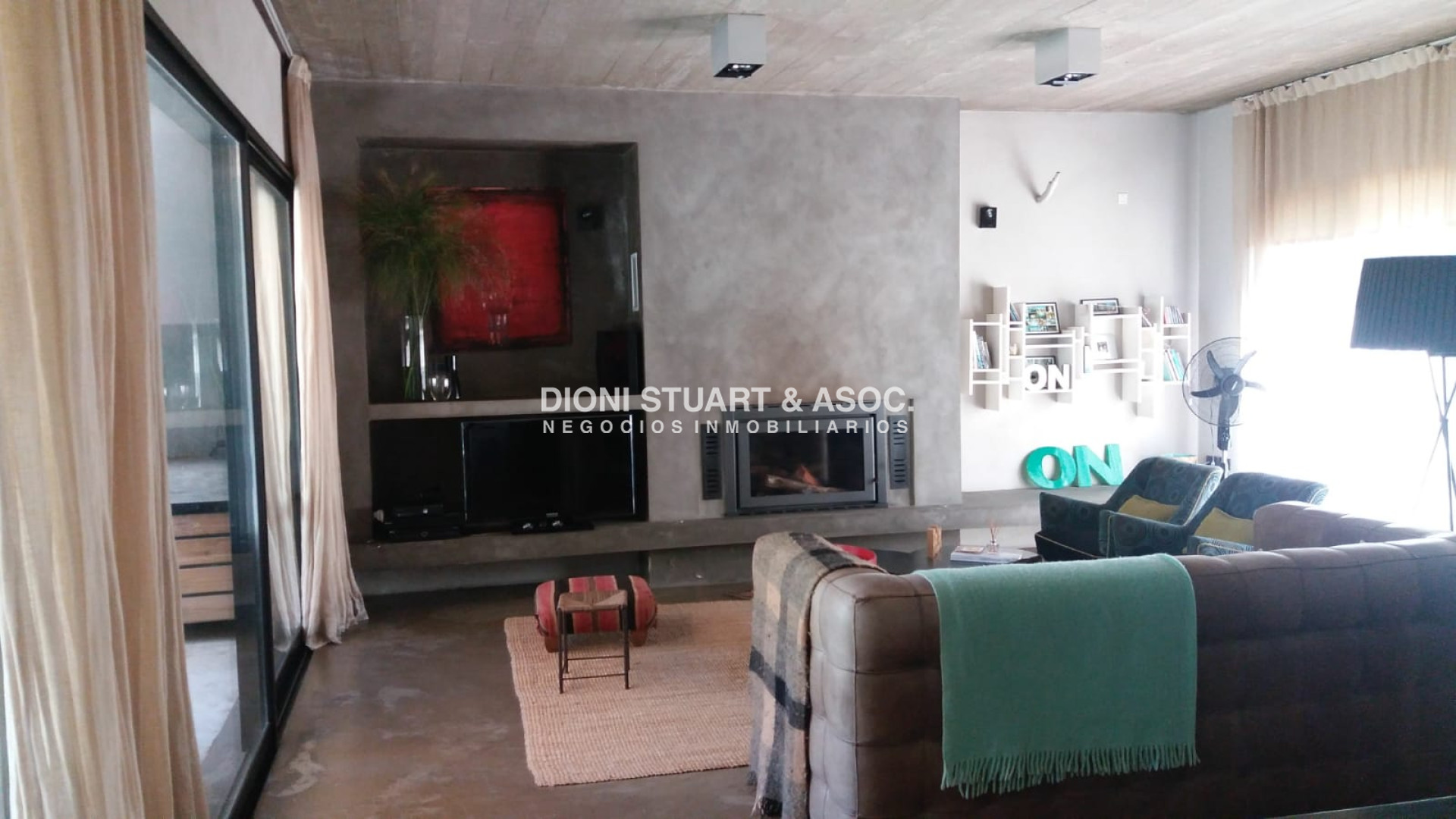 Casa ID.403 - SE VENDE CASA EN LA ALBORADA !! GRAN METRAJE !! AMPLIA Y FUNCIONAL !!