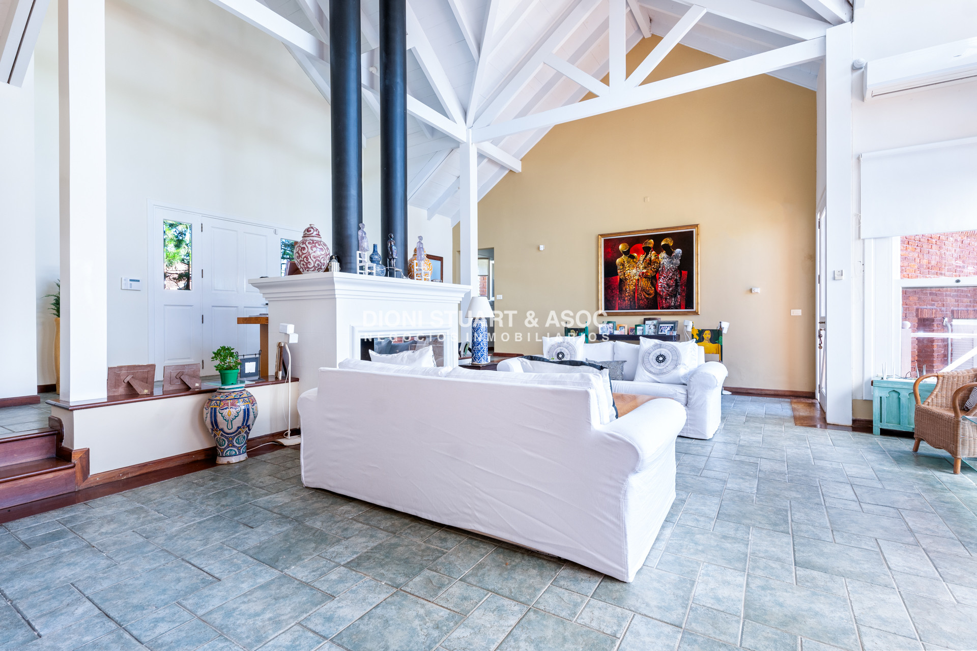 Casa ID.901 - CASA EN VENTA EN  EL GOLF CON 4 DORMITORIOS EN SUITE + DEP. - BARBACOA Y SAUNA - INCREIBLE