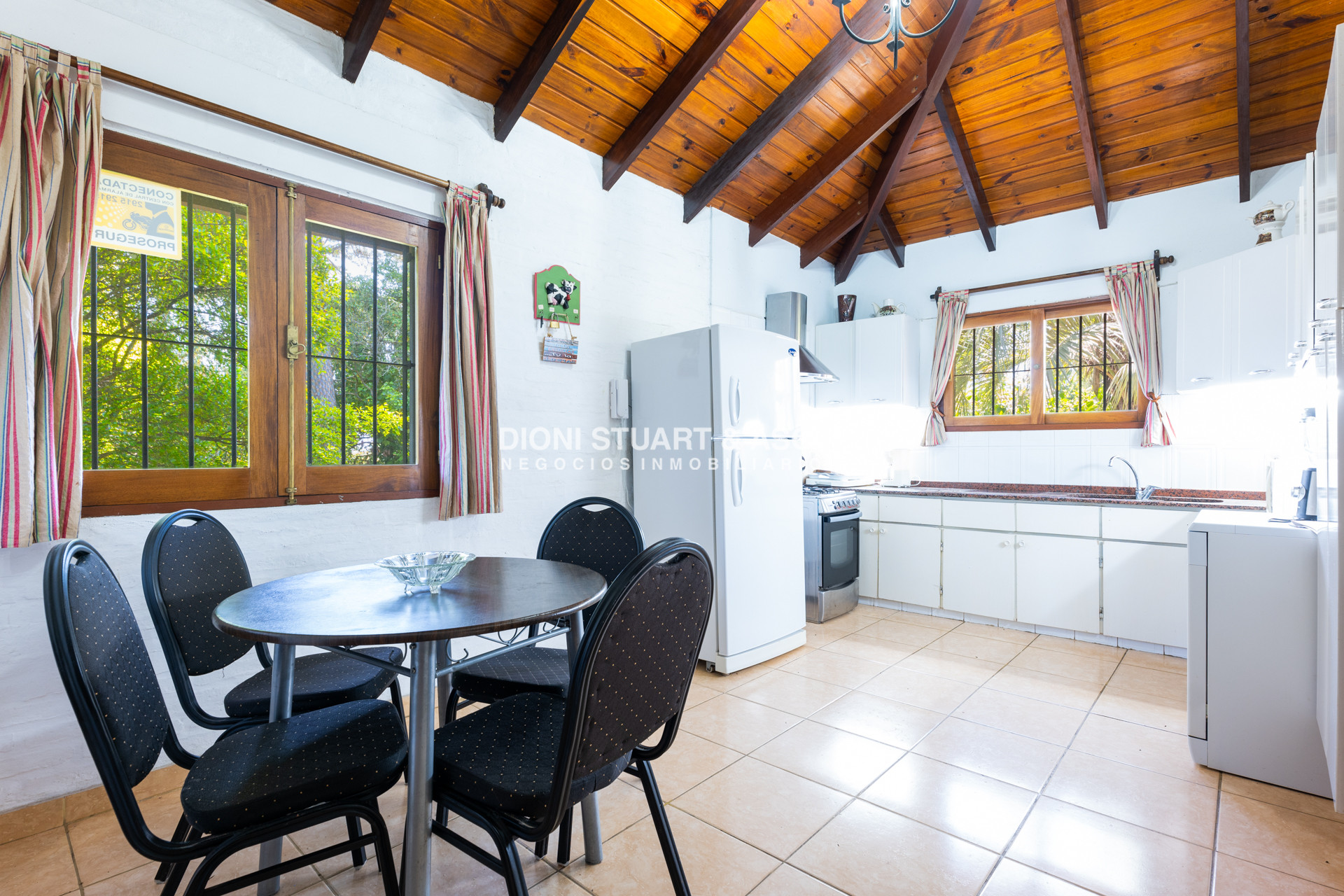 Casa ID.817 - CASA EN VENTA EN CANTEGRIL CON 3 DORMITORIOS Y DEPENDENCIA + PISCINA