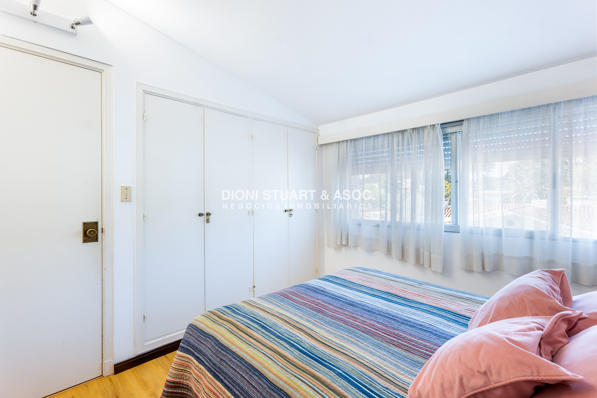 Casa ID.819 - CASA EN VENTA EN LA MANSA CERCA DEL MAR 3 DORMITORIOS + DEPENDENCIA