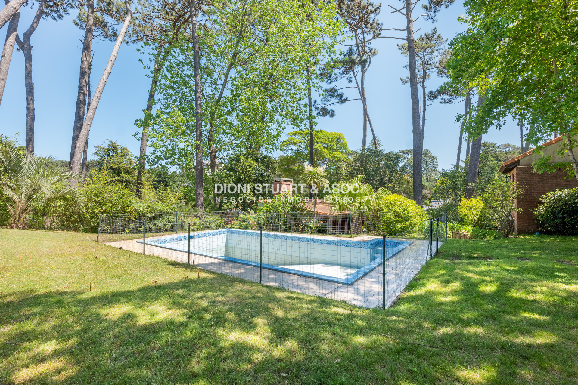 Casa ID.817 - CASA EN VENTA EN CANTEGRIL CON 3 DORMITORIOS Y DEPENDENCIA + PISCINA