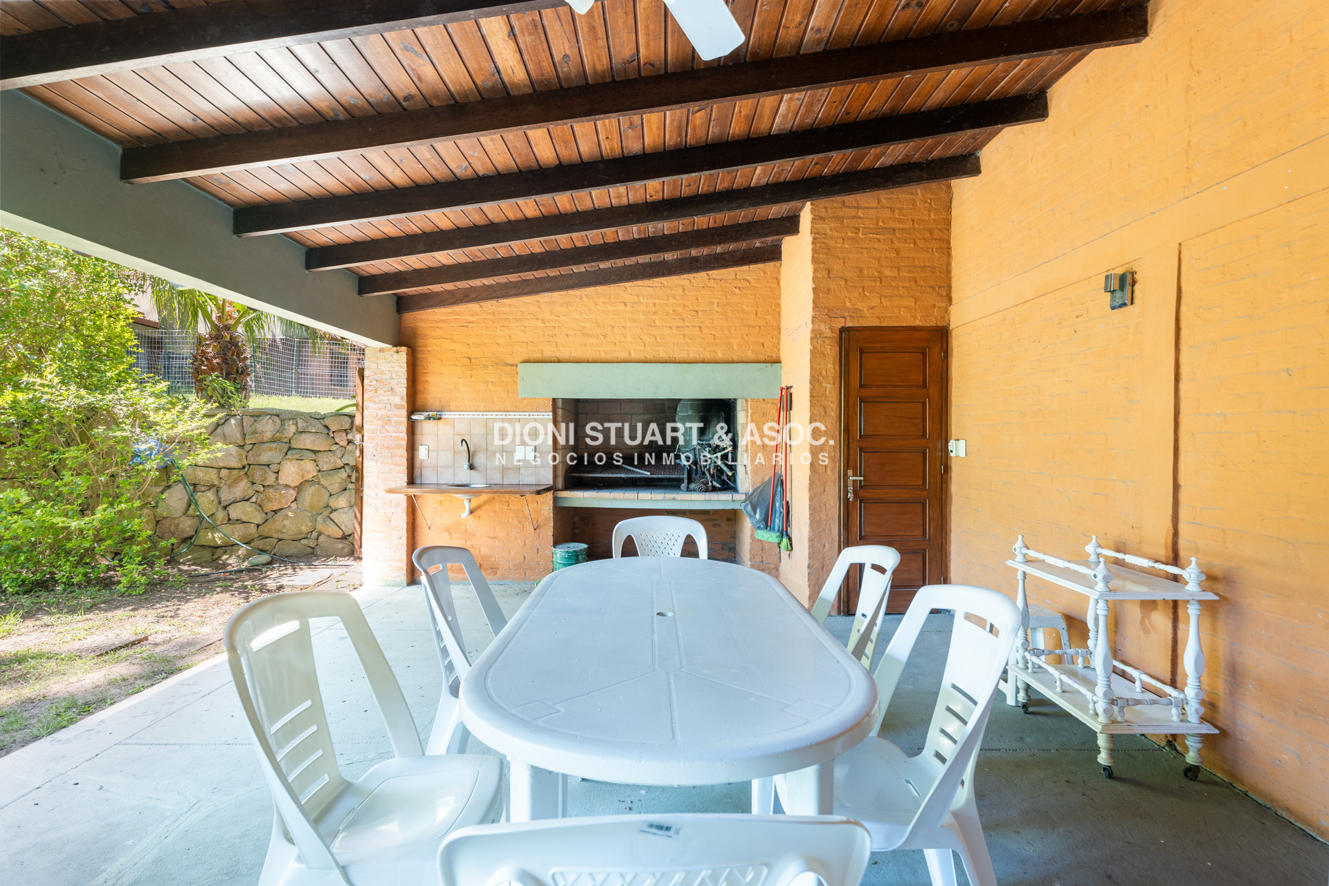 Casa ID.817 - CASA EN VENTA EN CANTEGRIL CON 3 DORMITORIOS Y DEPENDENCIA + PISCINA