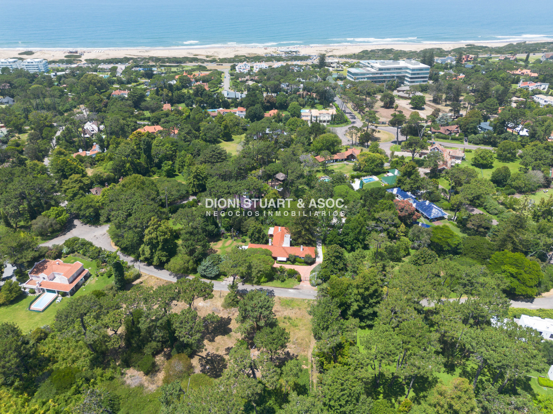 Casa ID.889 - CASA EN VENTA IMPONENTE EN EL GOLF - SAN RAFAEL - 6 DORMITORIOS