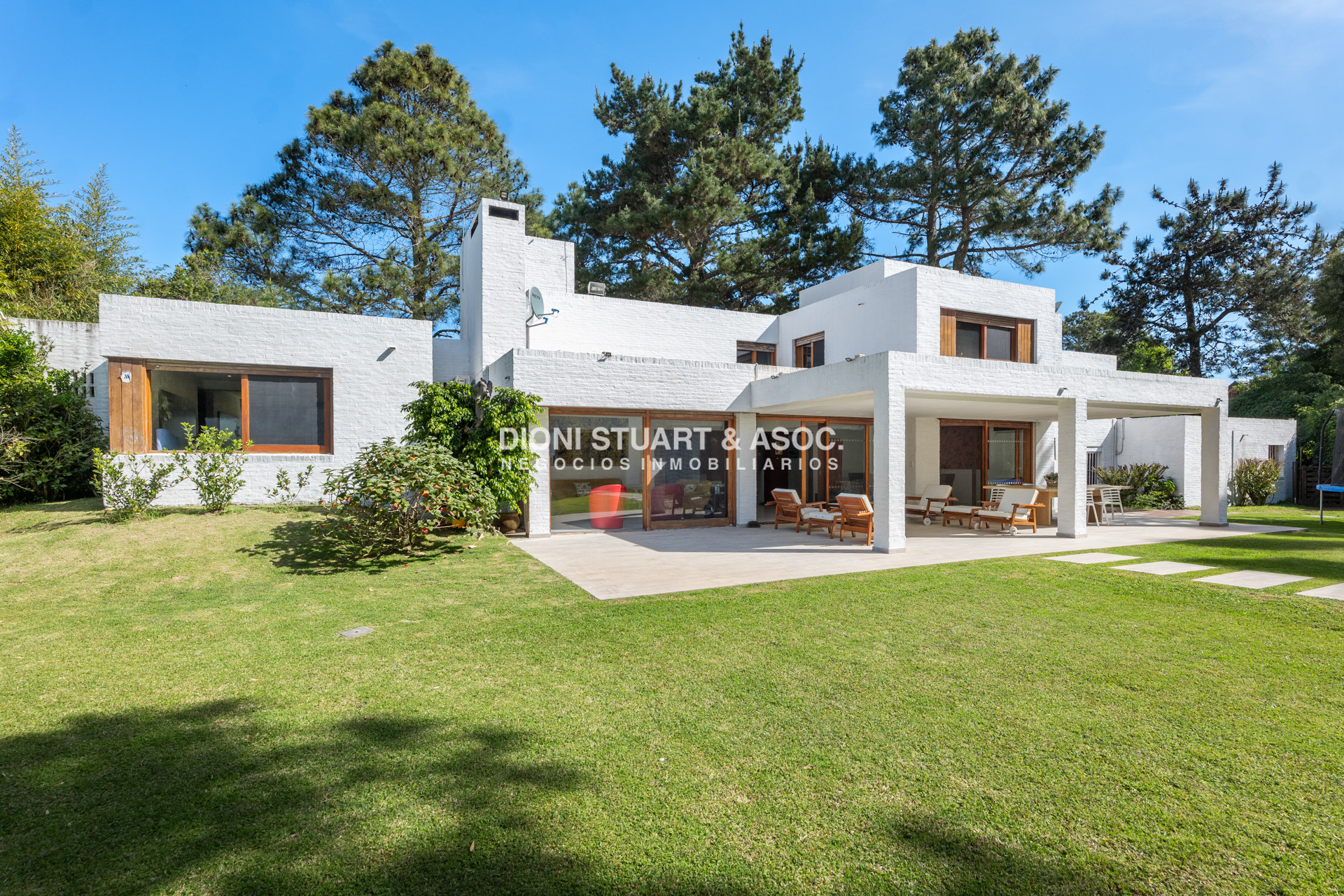Casa ID.1132 - VENTA CASA EN EL GOLF - 5 DORMITORIOS + DEPENDENCIA - MEGA BARBACOA