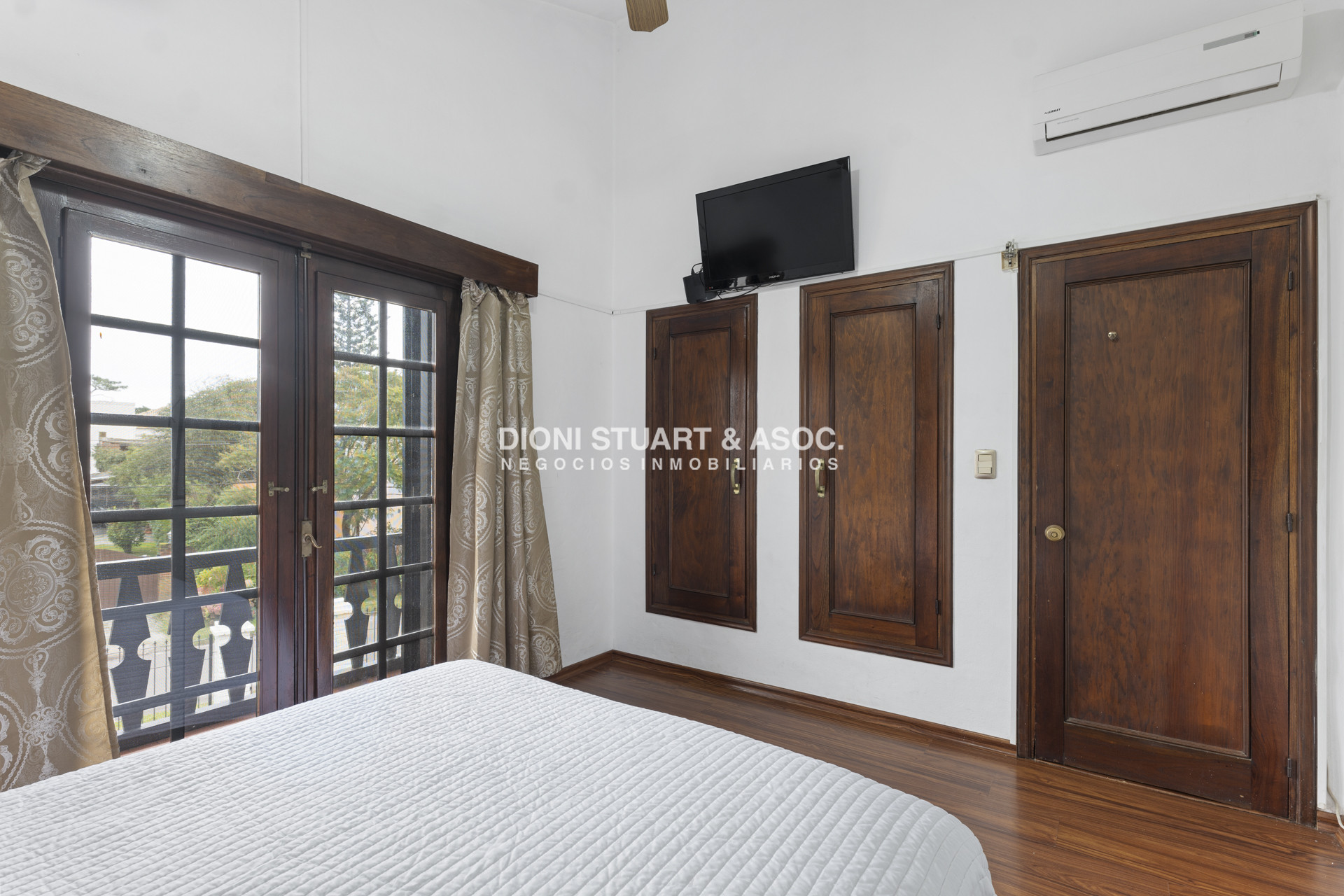 Casa ID.680 - CASA EN ALQUILER ANUAL EN LA MANSA - 5 DORMITORIOS - CON PISCINA