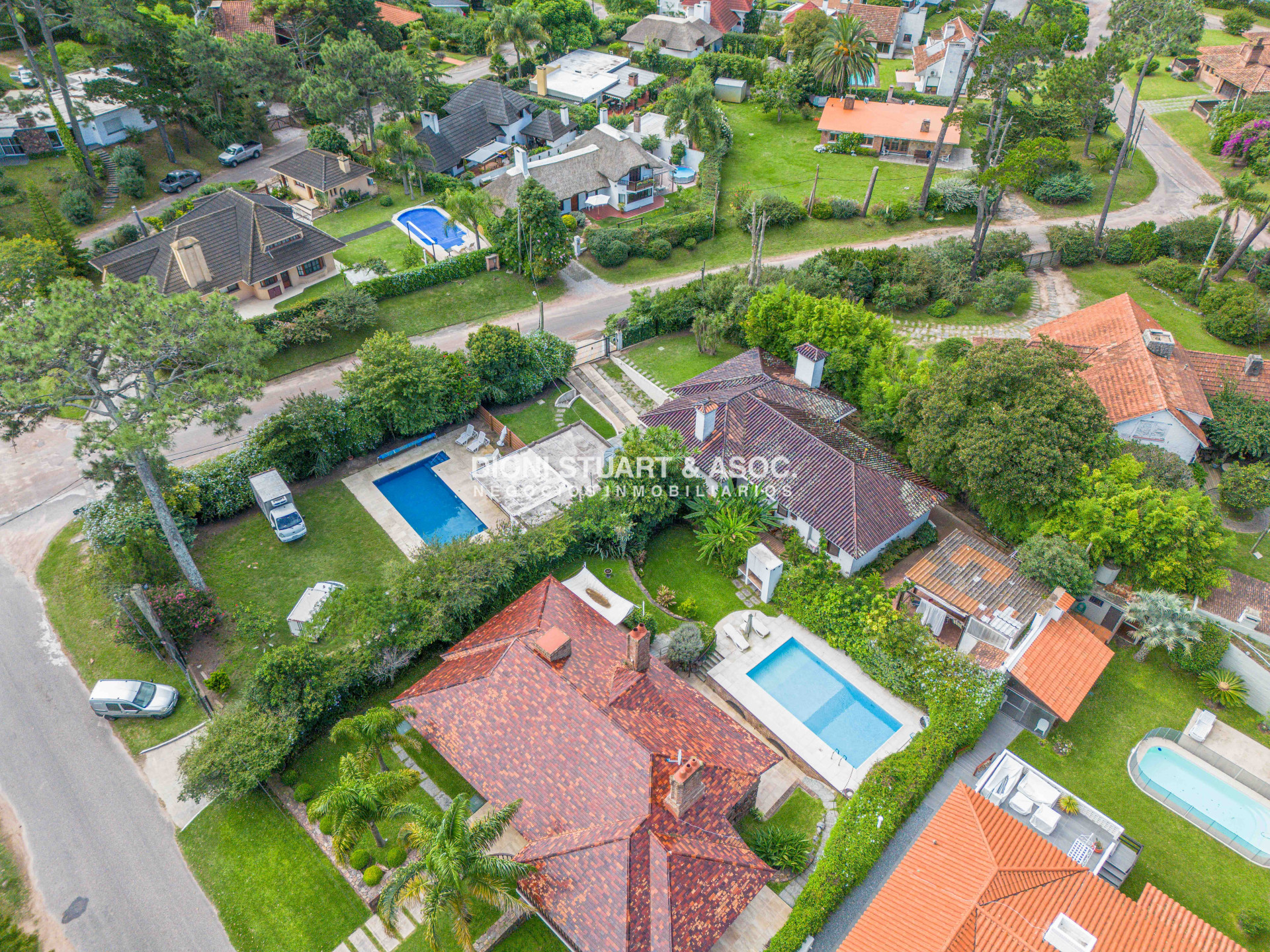 Casa ID.644 - OPORTUNIDAD - CASA EN ROOSEVELT - 5 DORMITORIOS Y 5 BAÑOS - PISCINA CLIMATIZADA