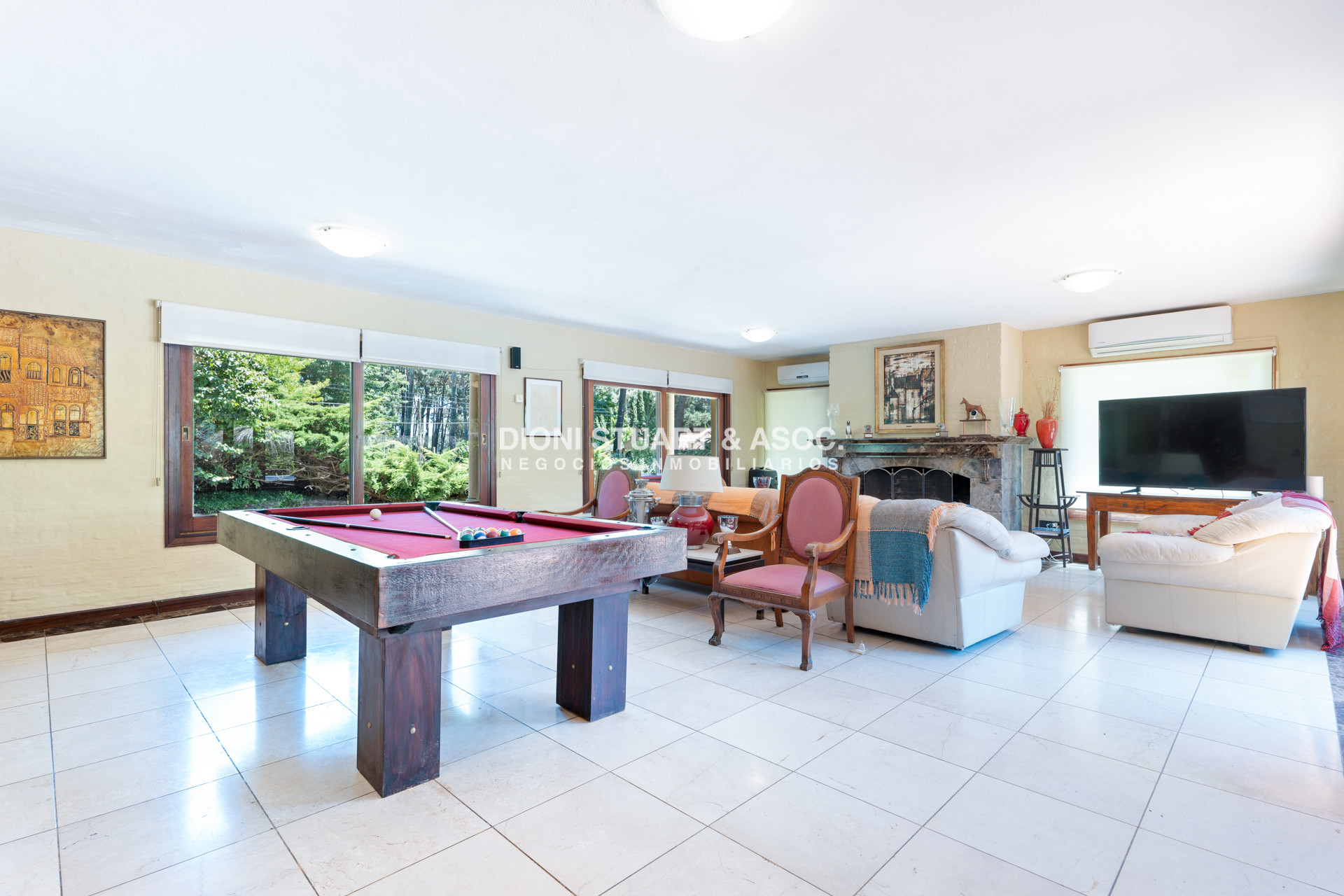 Casa ID.614 - CASA EN PINARES EN VENTA 5 DORMITORIOS EN SUITE CON PISCINA