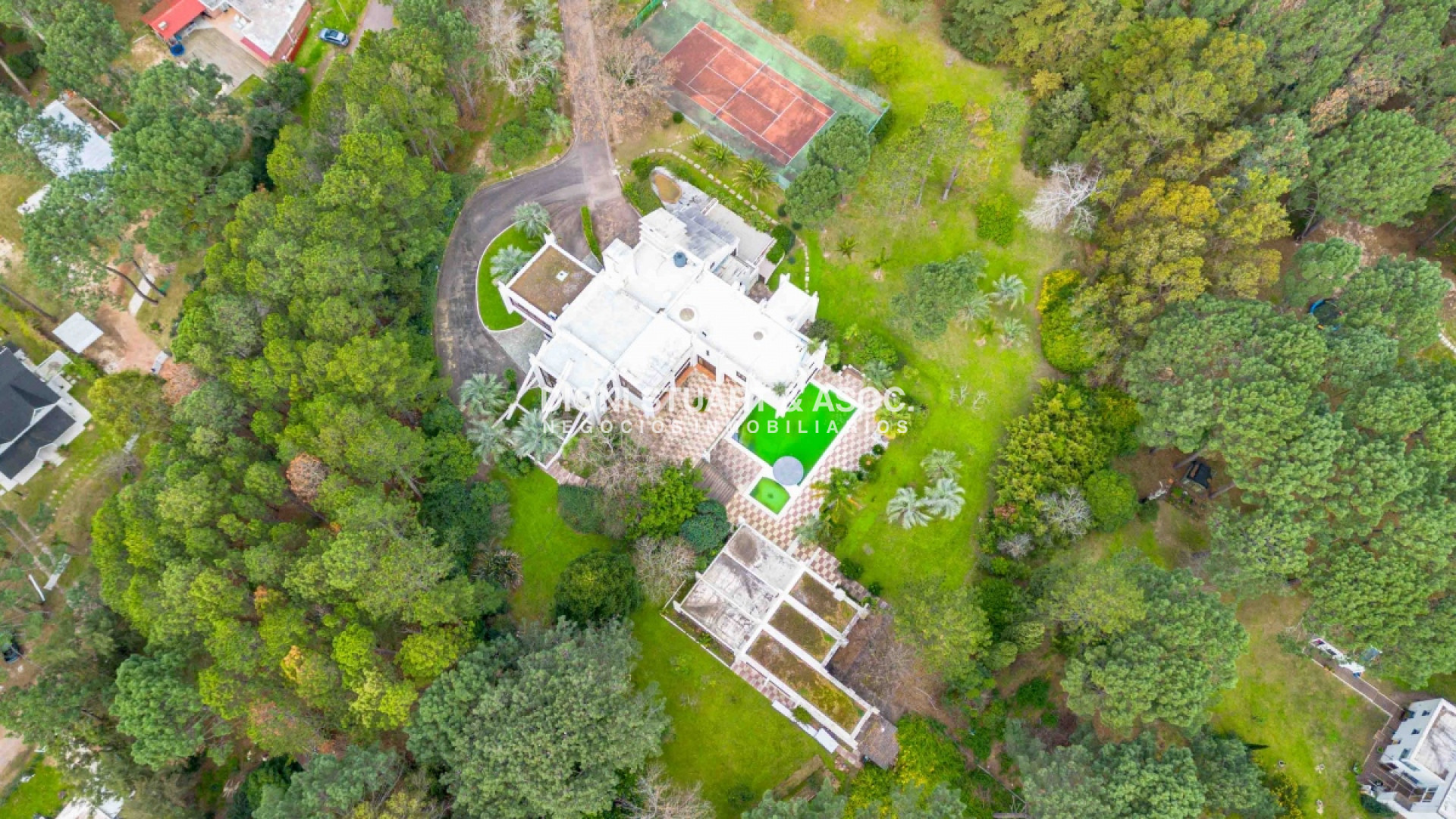 Casa ID.497 - Mansion en Venta Club del Lago - Punta Ballena - Punta del Este 