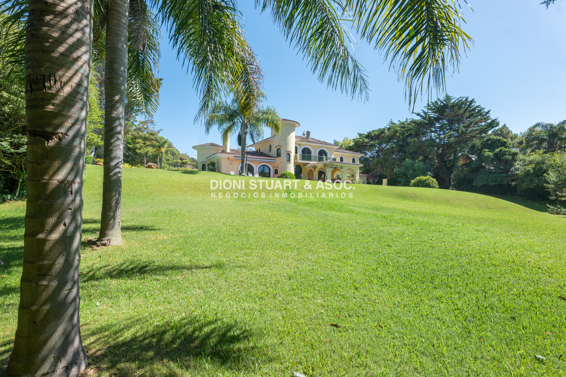 Casa ID.906 - CASA EN ALQUILER ANUAL SAN RAFAEL - EL GOLF - 3 DORMITORIOS EN SUITE + DEP. - PISCINA