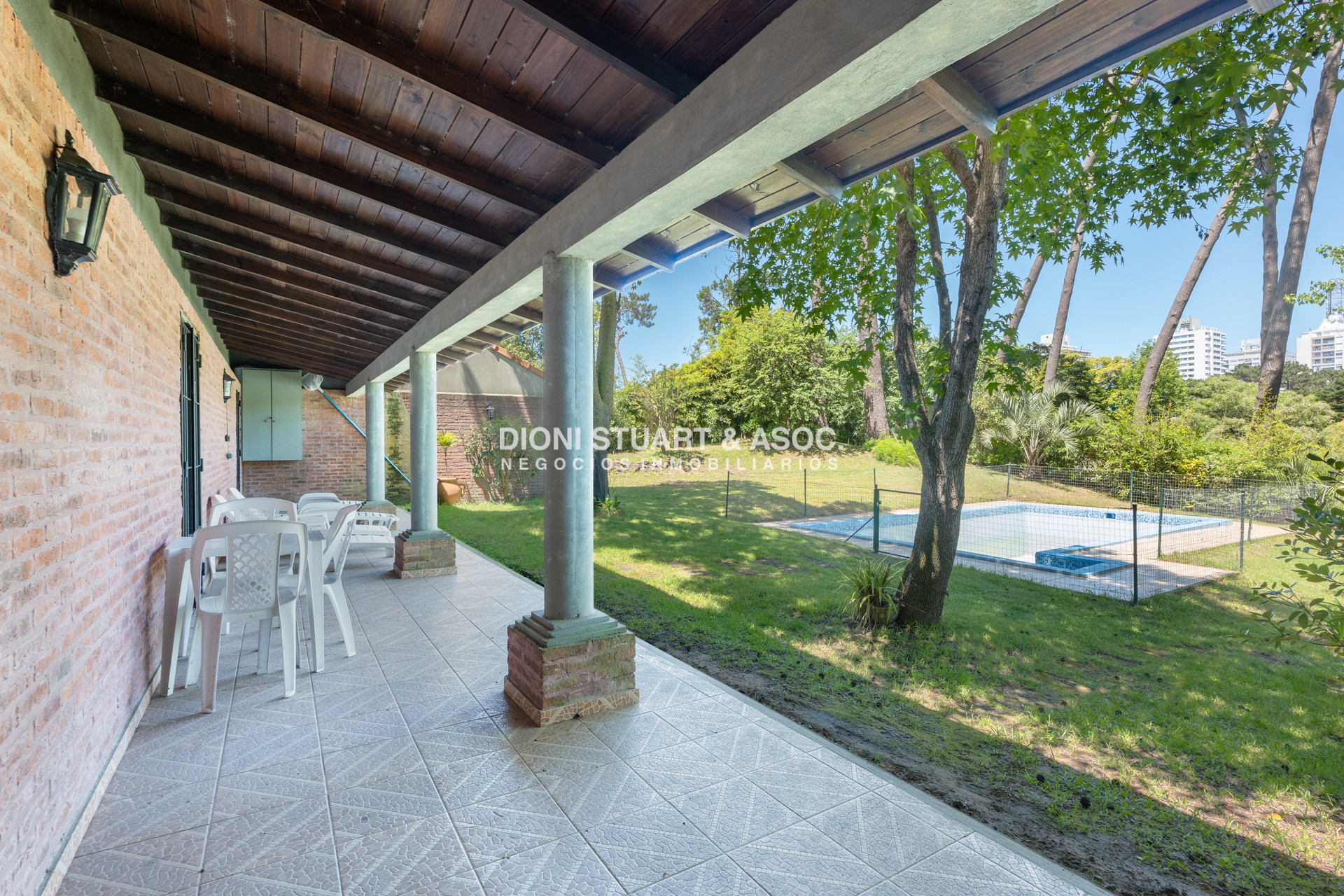 Casa ID.817 - CASA EN VENTA EN CANTEGRIL CON 3 DORMITORIOS Y DEPENDENCIA + PISCINA