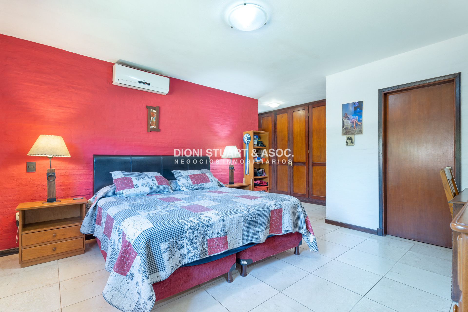 Casa ID.614 - CASA EN PINARES EN VENTA 5 DORMITORIOS EN SUITE CON PISCINA