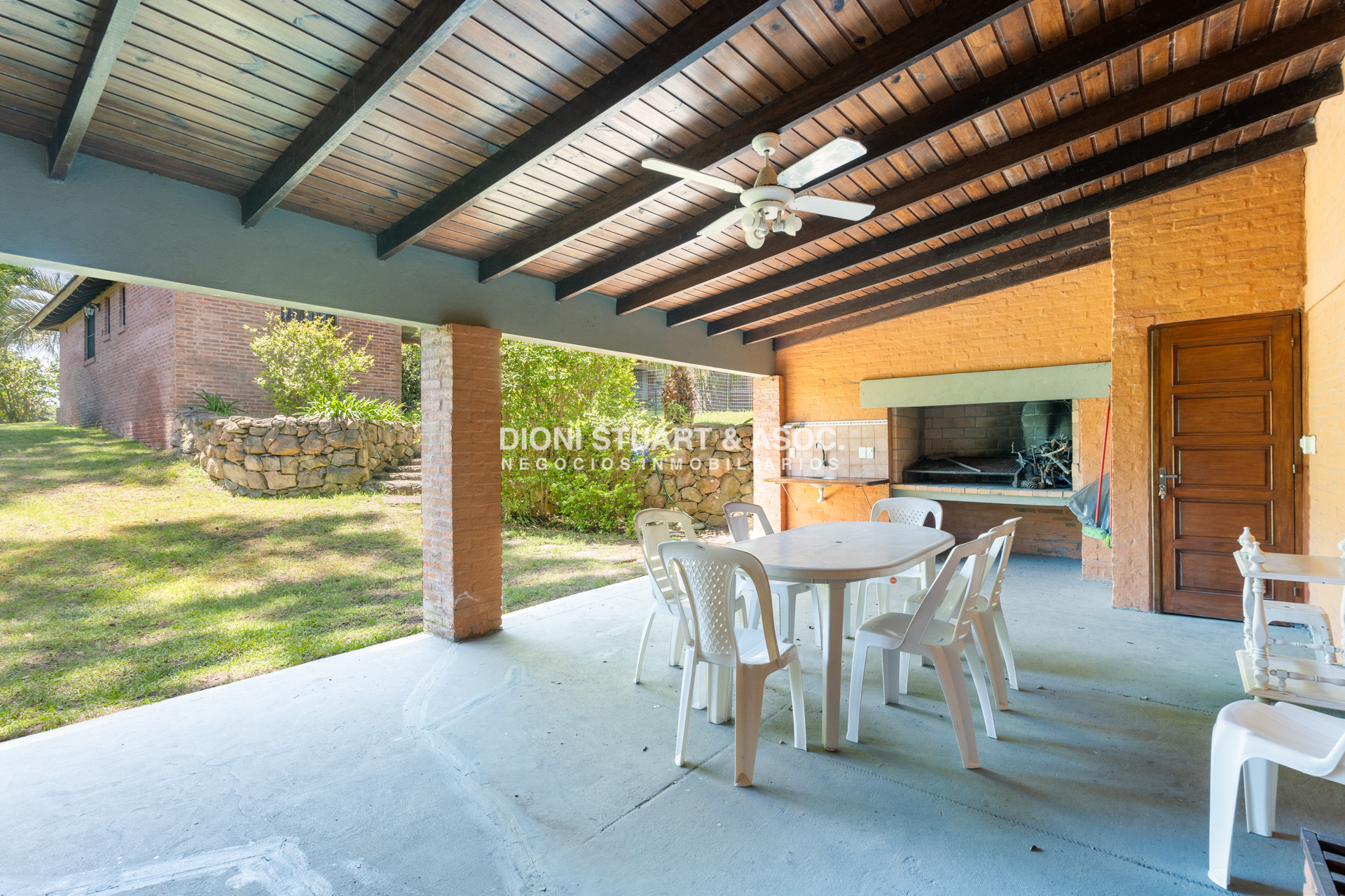 Casa ID.817 - CASA EN VENTA EN CANTEGRIL CON 3 DORMITORIOS Y DEPENDENCIA + PISCINA