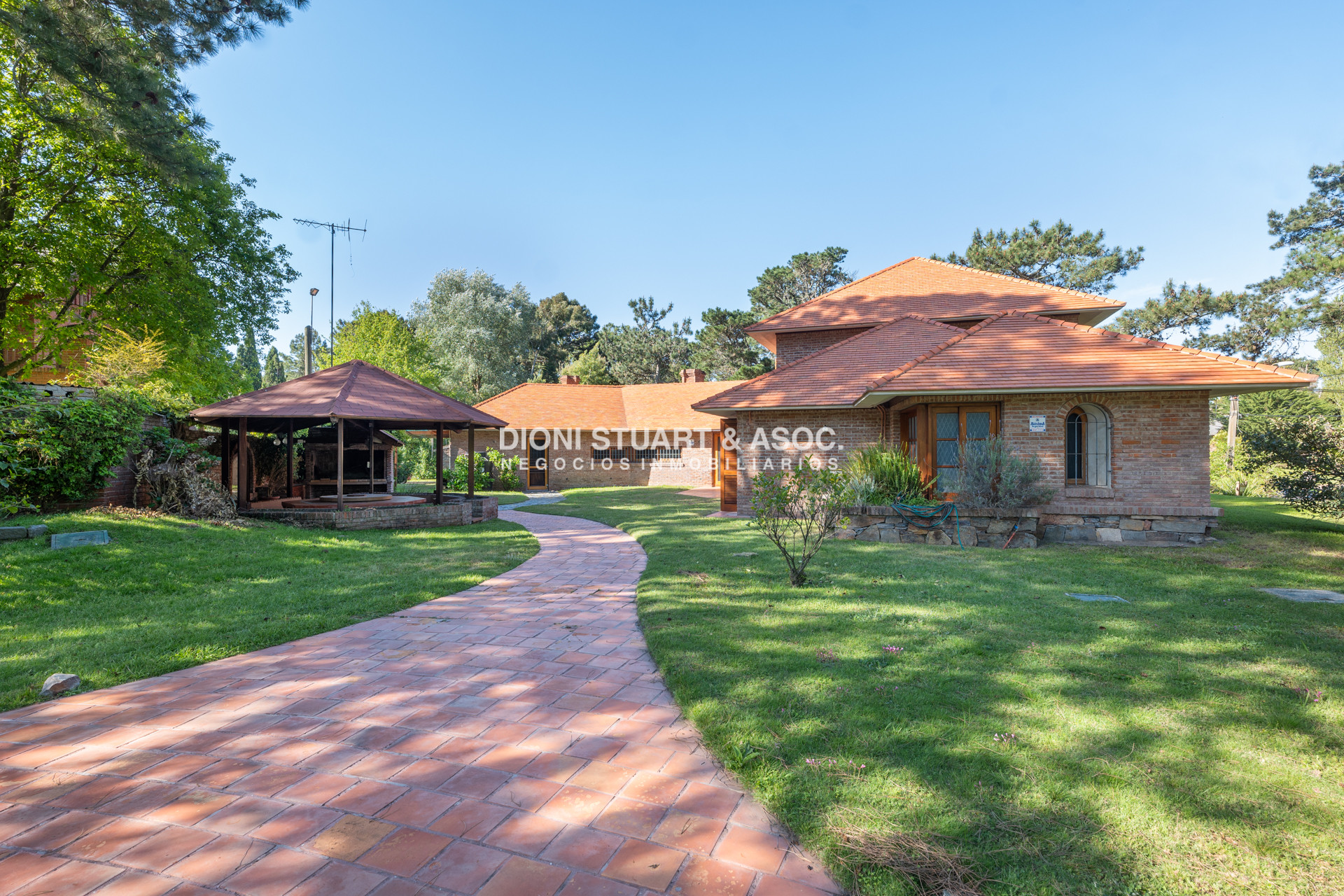 Casa ID.797 - Casa en Alquiler en Barrio Golf - Playa Brava - 5 Dormitorios y Piscina