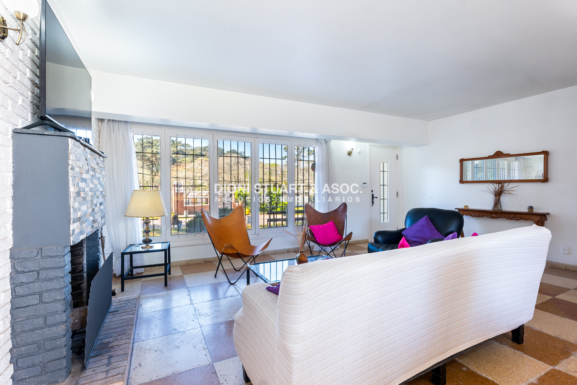 Casa ID.785 - CASA EN VENTA DE 5 DORMITORIOS CERCA DEL SHOPPING