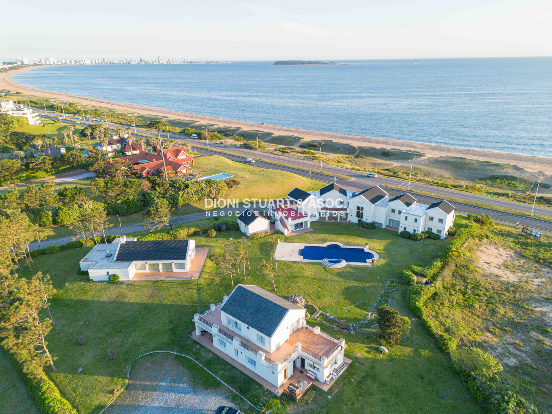Casa ID.769 - Mansion En Primera Linea Playa Mansa